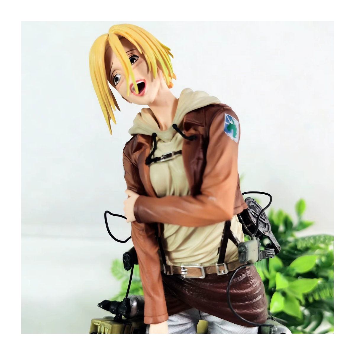 Bandai Attack On Titan Anime Figur Annie Leonhart Actionfigur Sammlermodell in Mehrfarbig - Bild 2