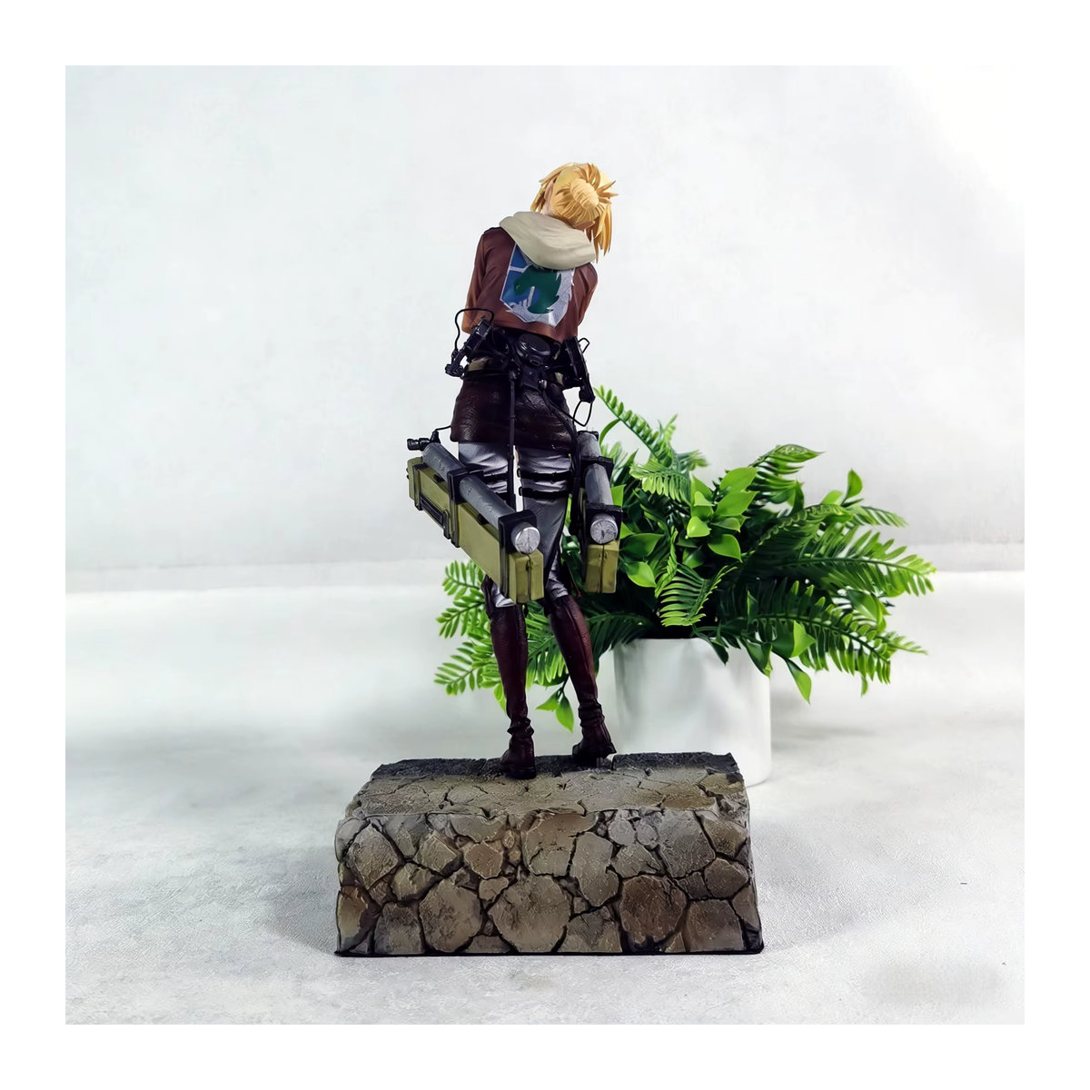 Bandai Attack On Titan Anime Figur Annie Leonhart Actionfigur Sammlermodell in Mehrfarbig - Bild 3