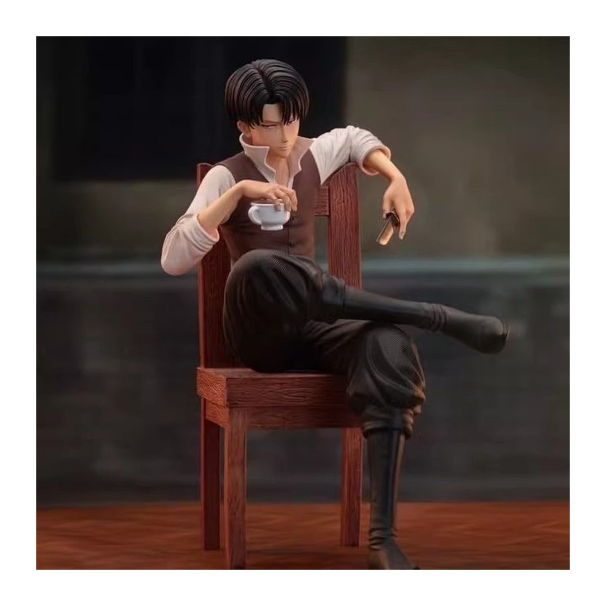 Bandai Attack on Titan Levi Ackerman Anime Figur in Sitzhaltung, mehrfarbig, Höhe: 19 cm - Bild 1