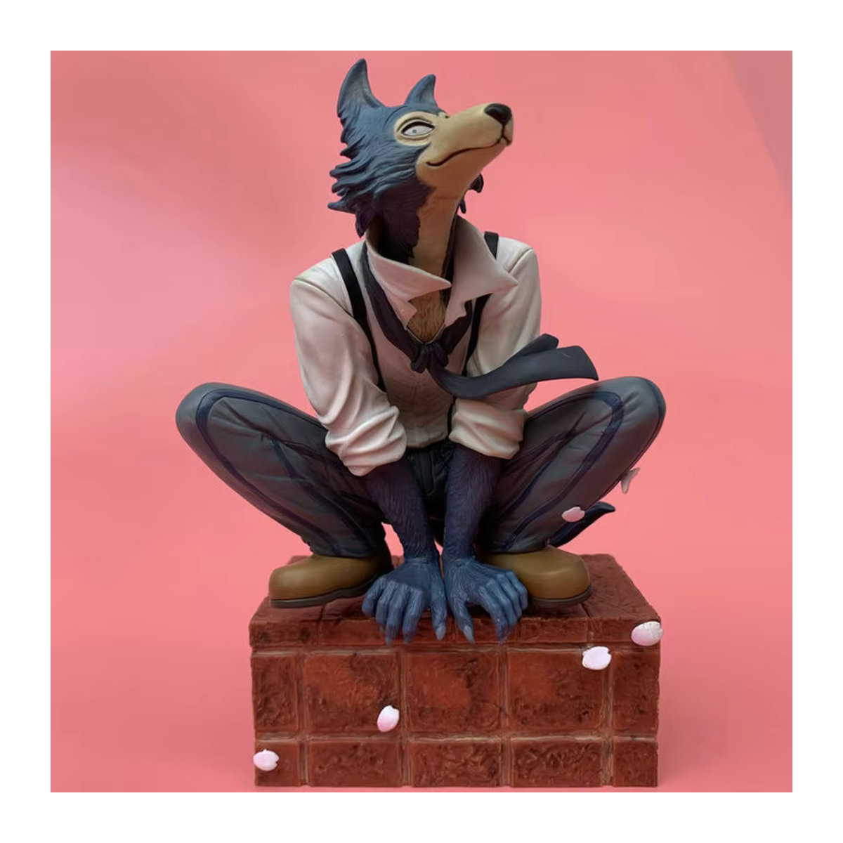 Bandai Beastars Anime Figur Legoshi Grey Wolf als hockende PVC Statue in Grau und Mehrfarbig, Höhe: 17 cm - Bild 3