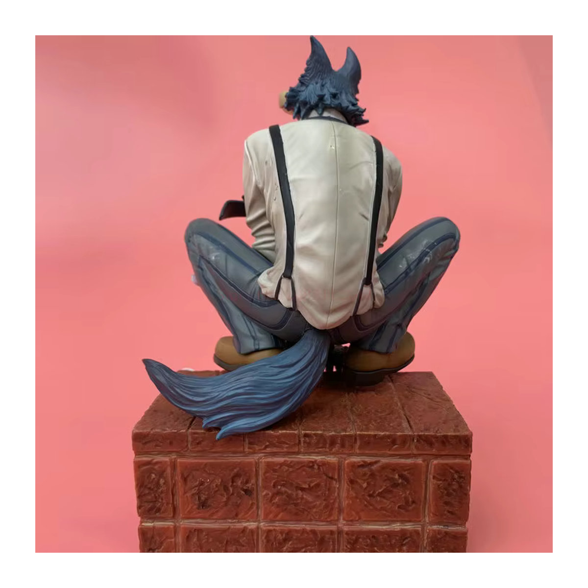 Bandai Beastars Anime Figur Legoshi Grey Wolf als hockende PVC Statue in Grau und Mehrfarbig, Höhe: 17 cm - Bild 5