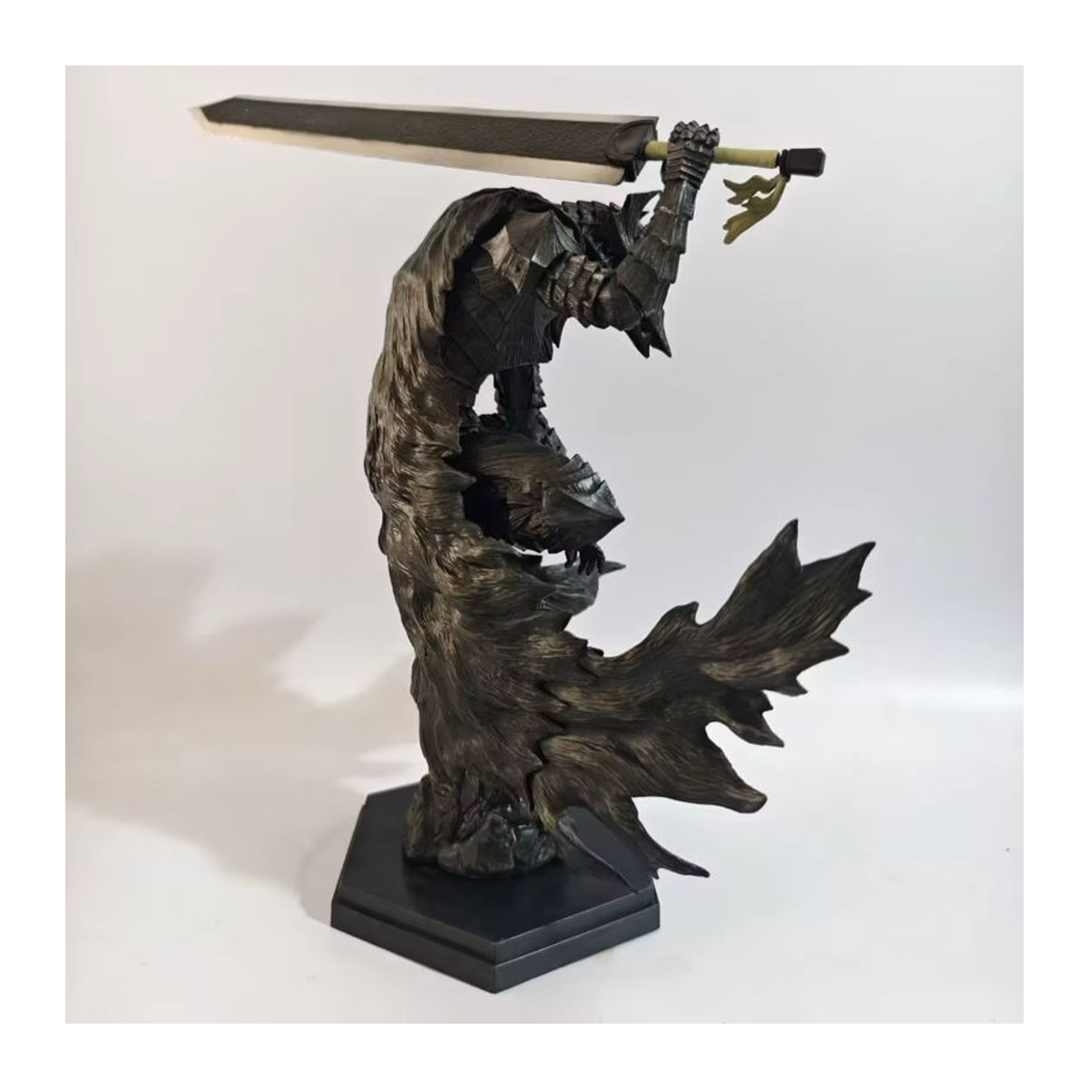 Bandai Berserk Guts Anime Figur in Rüstung, Schwarz, Höhe: 23 cm - Bild 2