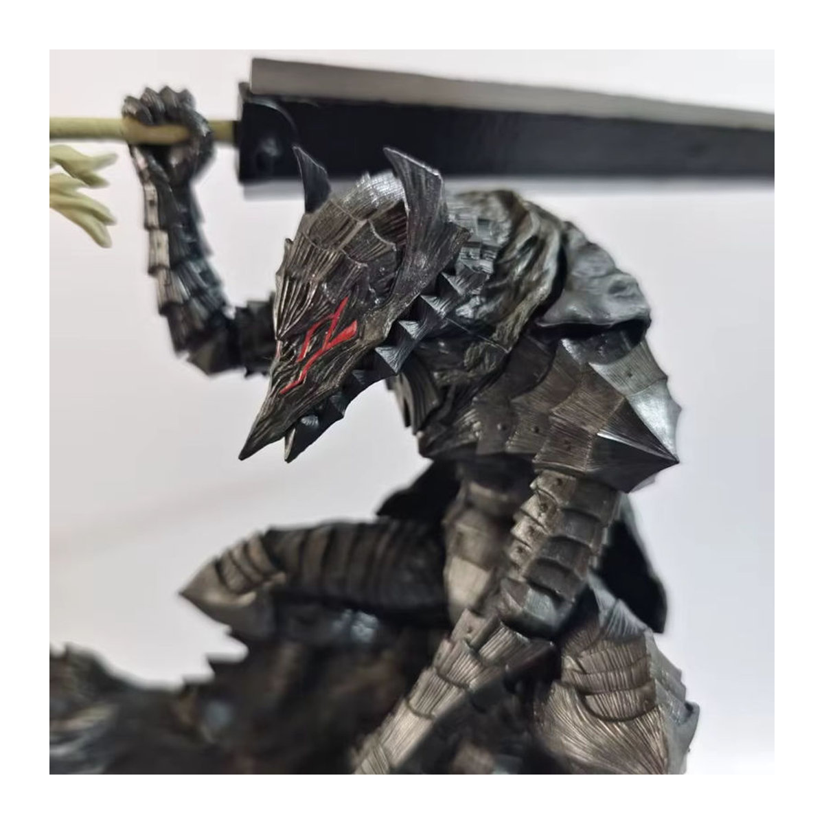 Bandai Berserk Guts Anime Figur in Rüstung, Schwarz, Höhe: 23 cm - Bild 3