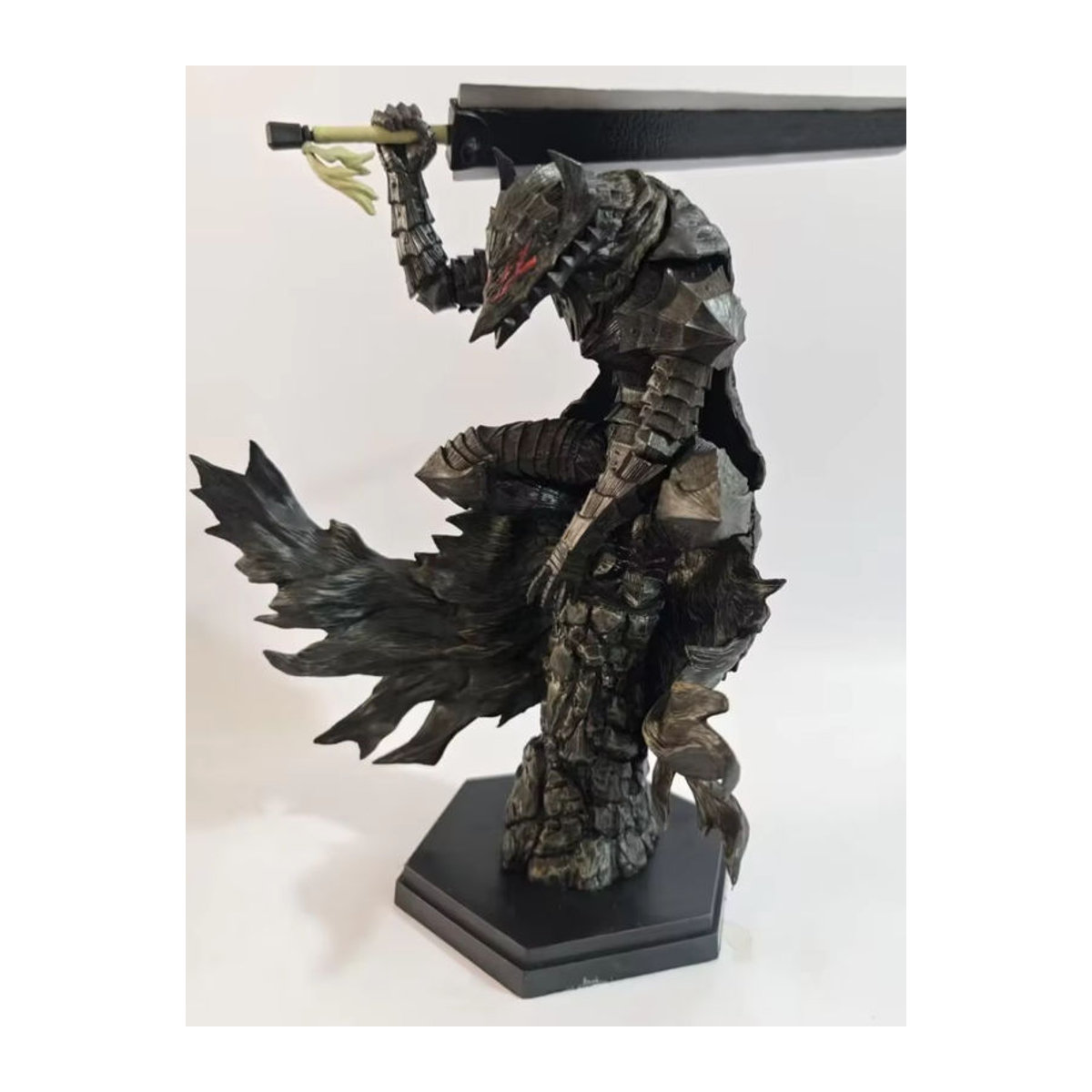 Bandai Berserk Guts Anime Figur in Rüstung, Schwarz, Höhe: 23 cm - Bild 5