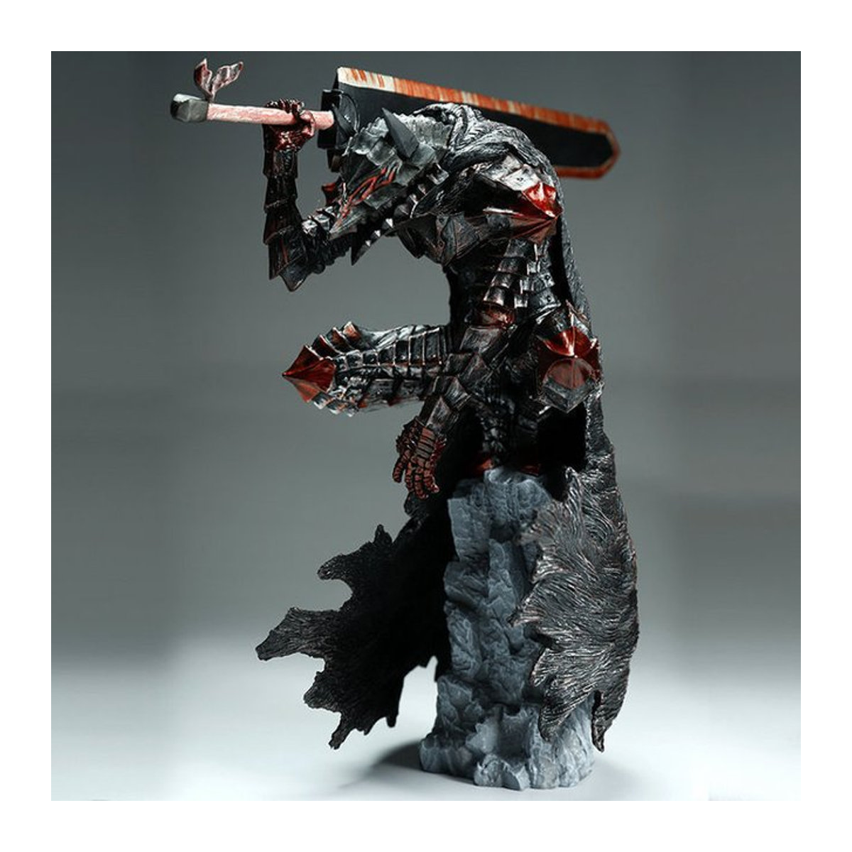Bandai Berserk Mad Warrior Worn Battle Beschädigte Version Actionfigur aus Kunstharz in Schwarz und Weiß - Bild 1