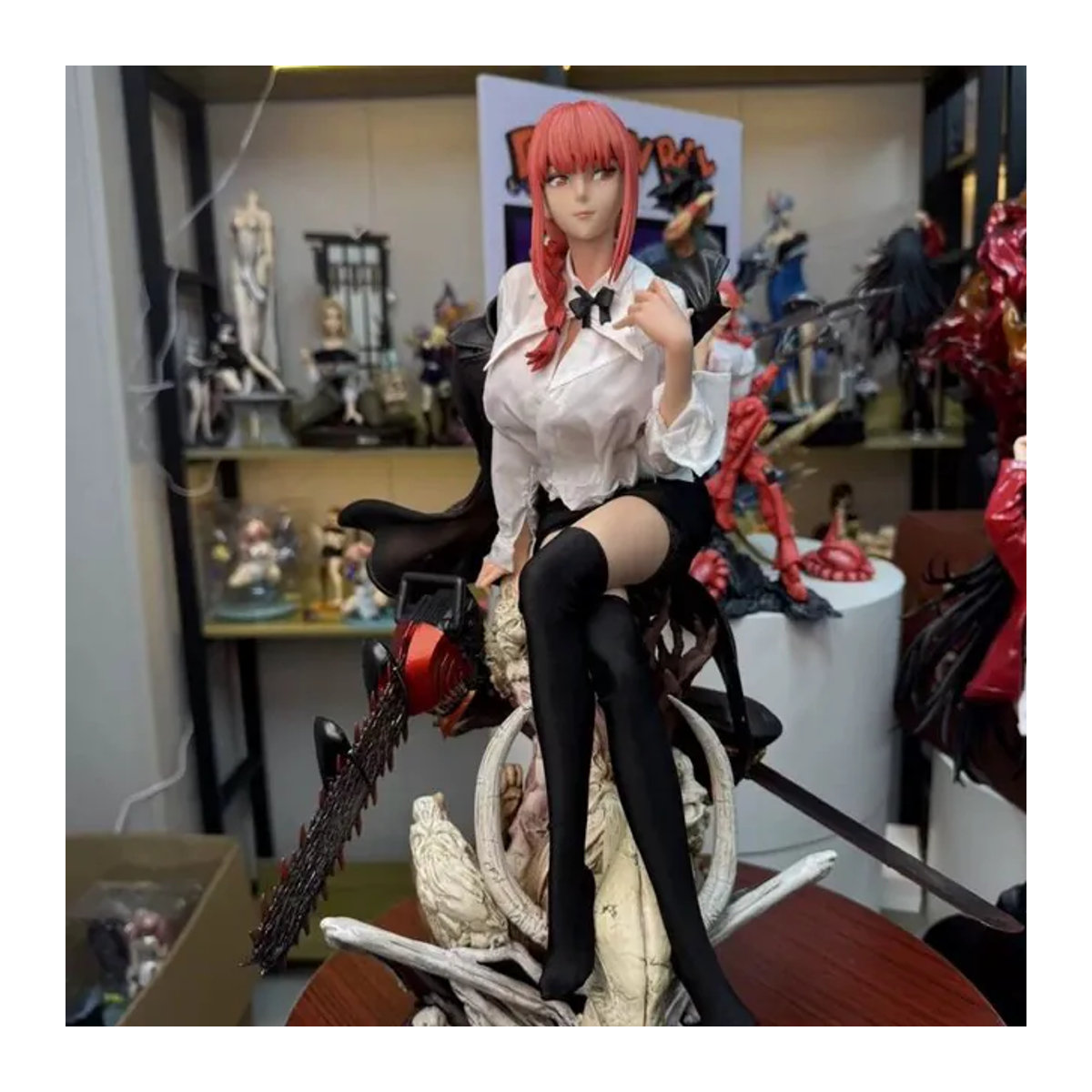 Bandai Chainsaw Man Makima Anime Actionfigur aus Kunststoff, mehrfarbig, Höhe: 46 cm - Bild 1