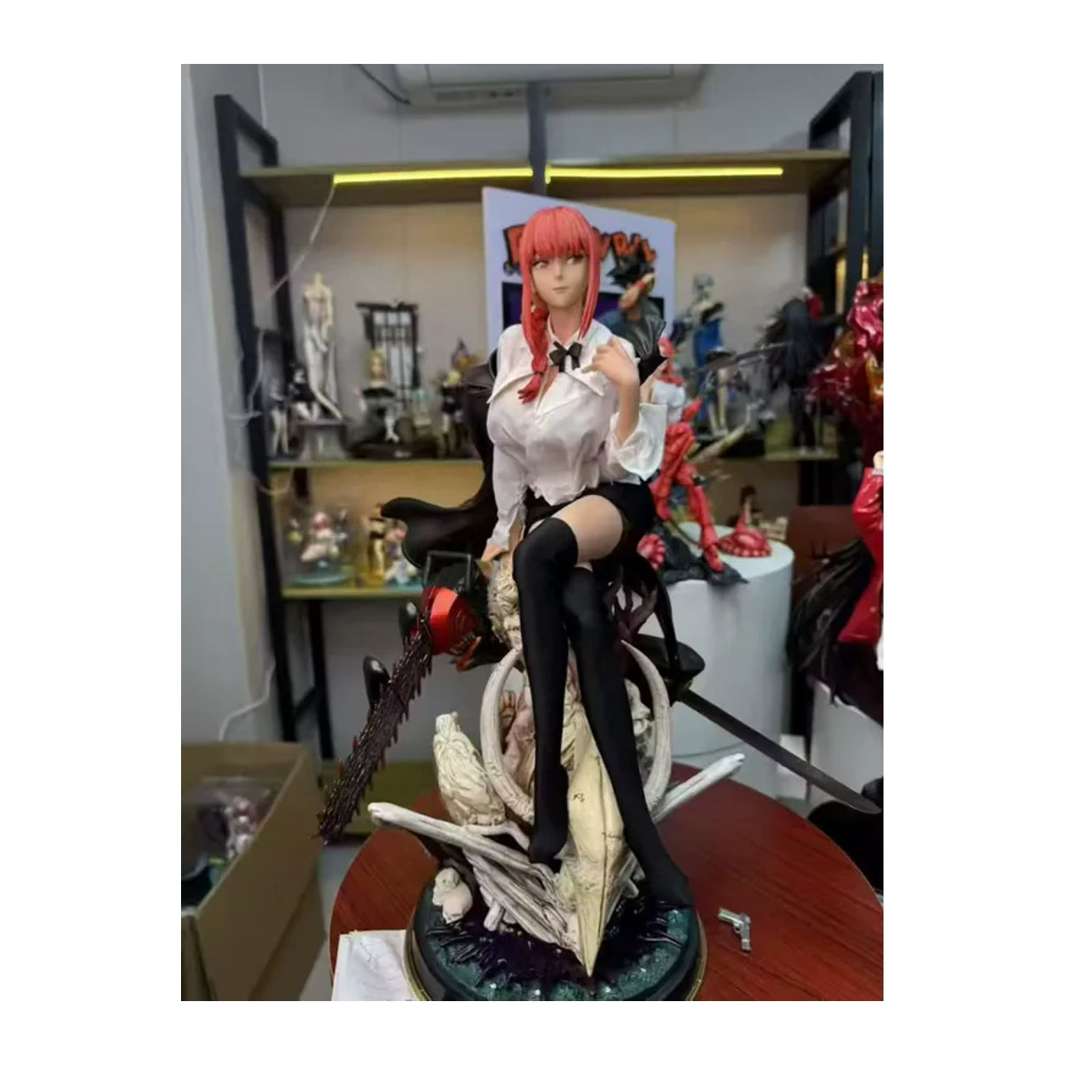Bandai Chainsaw Man Makima Anime Actionfigur aus Kunststoff, mehrfarbig, Höhe: 46 cm - Bild 2