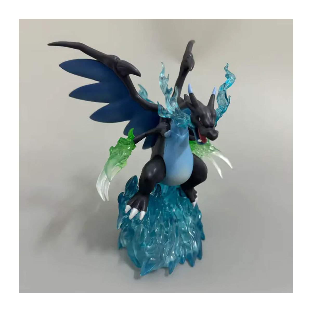 Bandai Charizard Anime Actionfigur aus PVC als mehrfarbige Sammlerstatue und Desktop-Dekoration - Bild 3