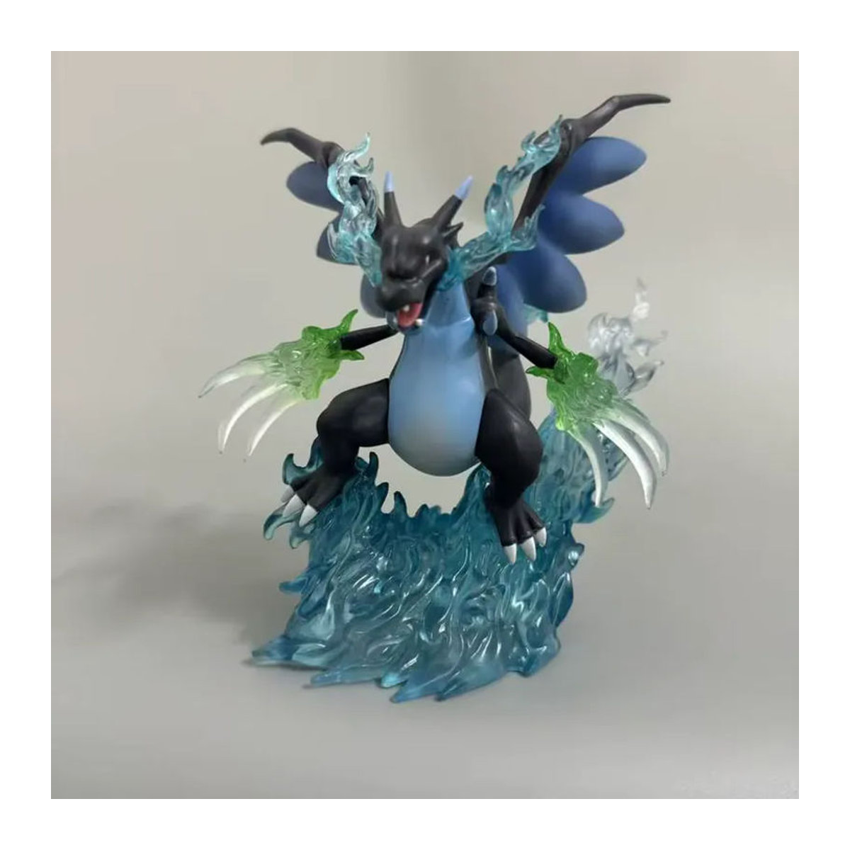 Bandai Charizard Anime Actionfigur aus PVC als mehrfarbige Sammlerstatue und Desktop-Dekoration - Bild 4