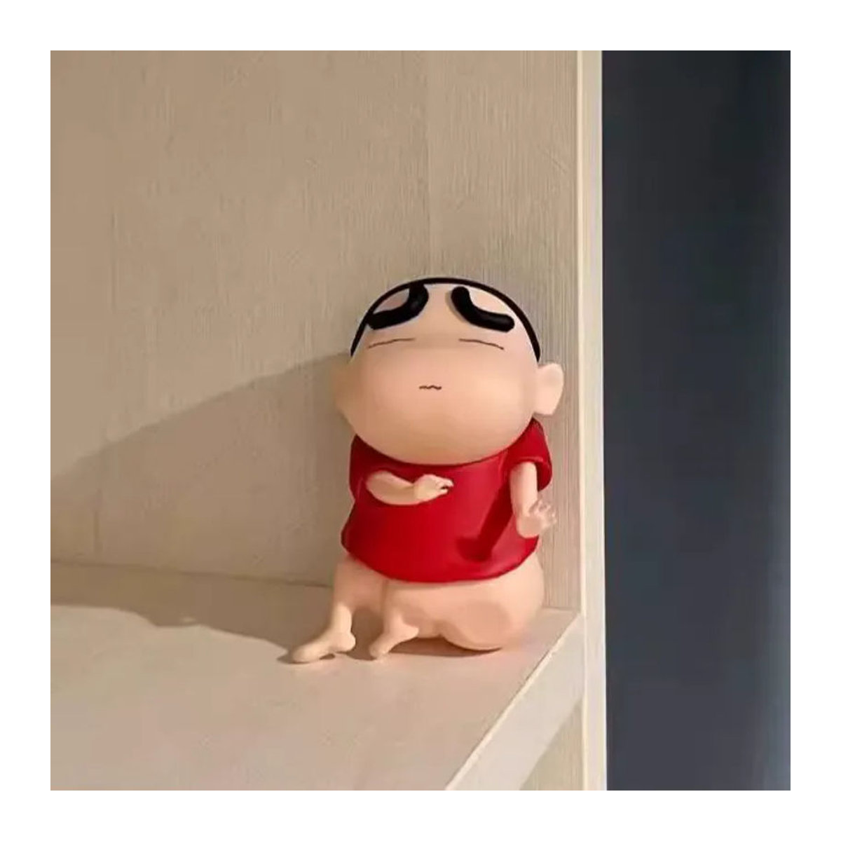 Bandai Crayon Shin Chan Anime Figur aus Kunststoff in Rot und Mehrfarbig als Desktop-Dekoration - Bild 3