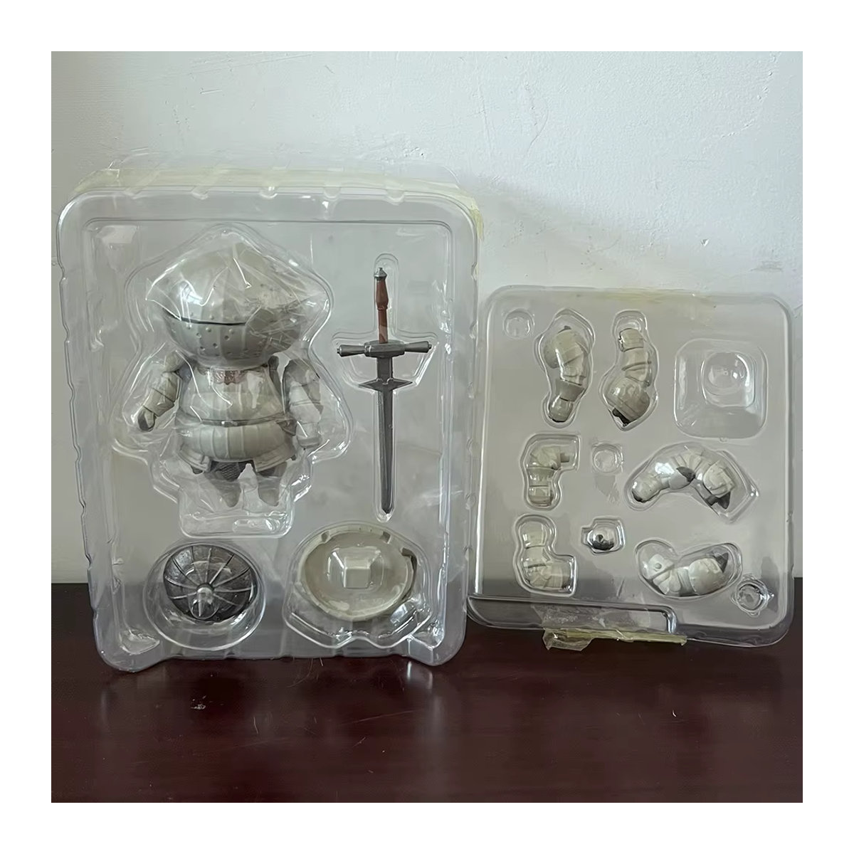 Bandai Dark Souls Siegmeyer Figur Cute Edition in Grau - Bild 2