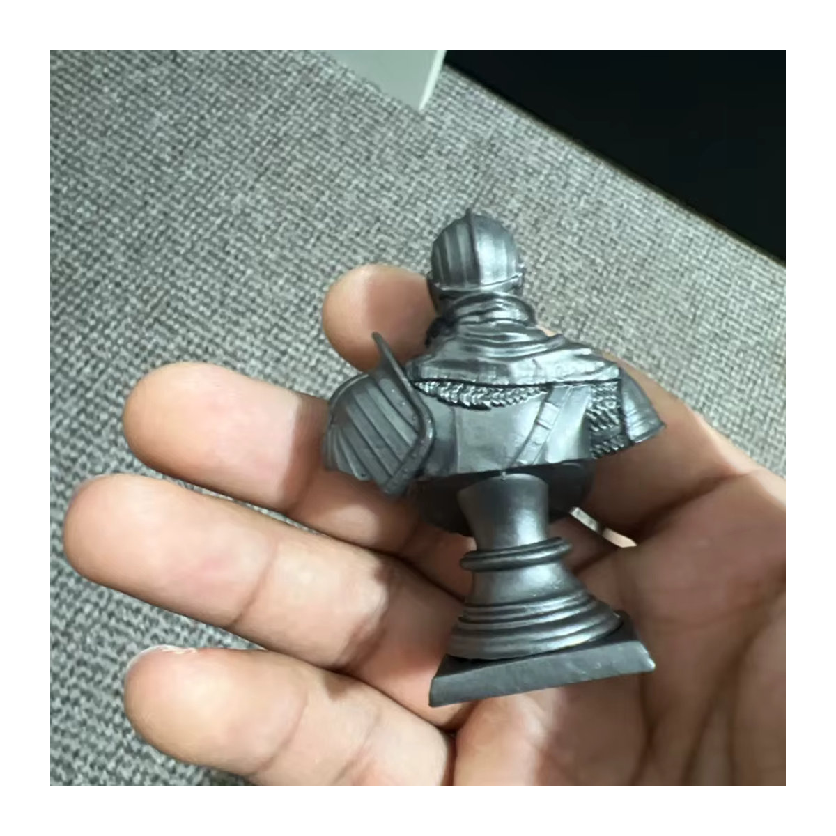 Bandai Dark Souls Solaire of Astora Figur – Detailierte Büste Statue in silberner Halblanger Rüstung aus Kunstharz - Bild 2