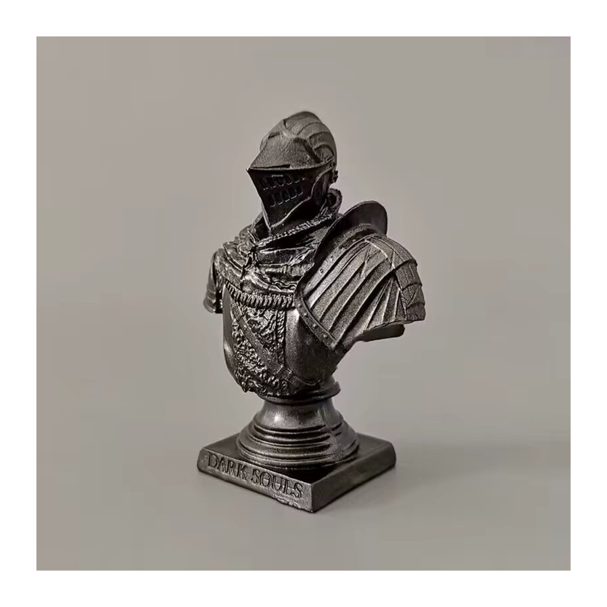 Bandai Dark Souls Solaire of Astora Figur – Detailierte Büste Statue in silberner Halblanger Rüstung aus Kunstharz - Bild 3