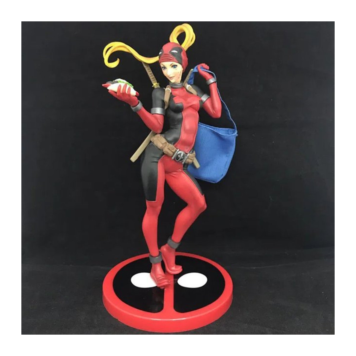 Bandai Deadpool Actionfigur Weibliche Version in Rot als Sammlerstück und Schreibtischdeko - Bild 1