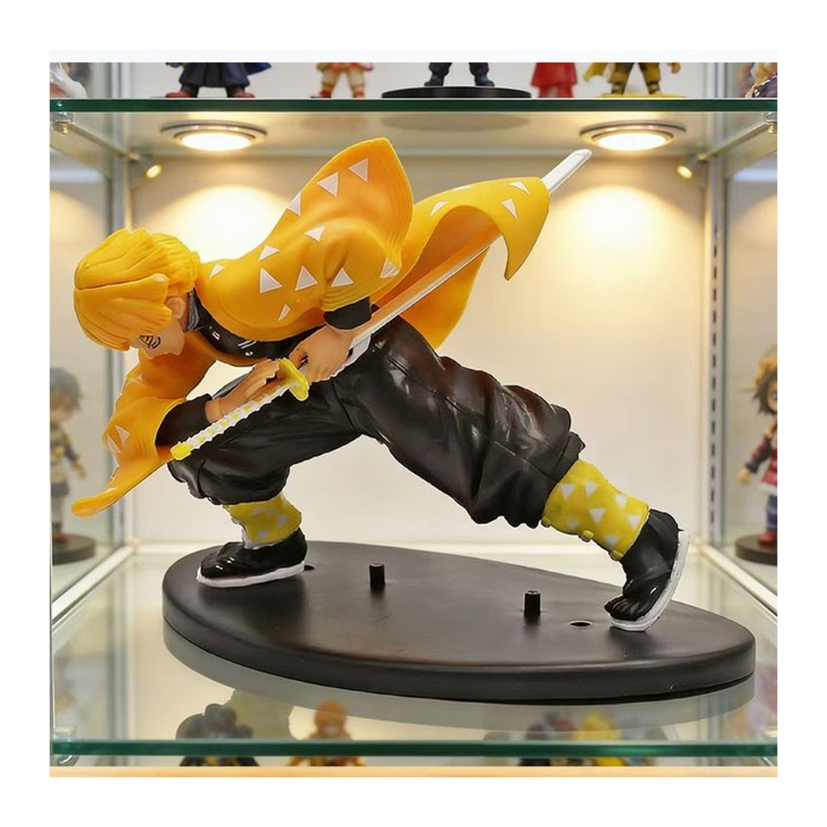 Bandai Demon Slayer Agatsuma Zenitsu Actionfigur in Gelb mit Schwenkfunktion als Sammlerstück und Desktop-Deko - Bild 1