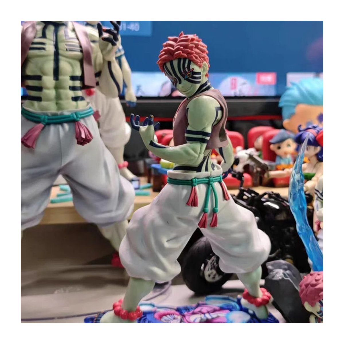 Bandai Demon Slayer Akaza Hakuji Anime-Figur aus Kunststoff, mehrfarbig, Desktop-Ornament und Actionfigur - Bild 1