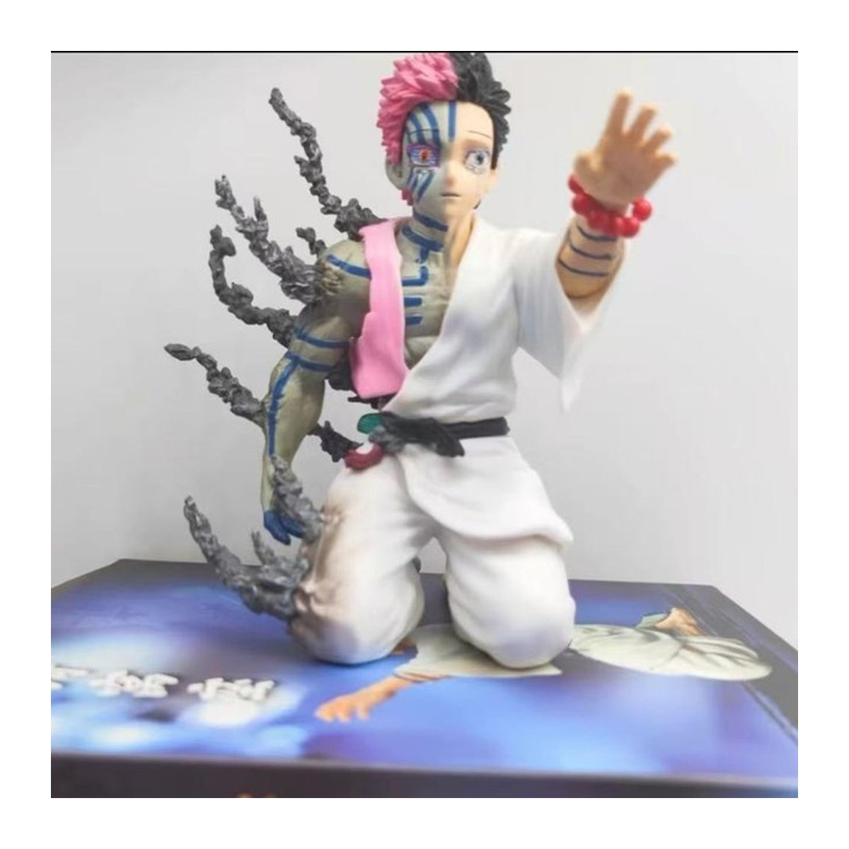 Bandai Demon Slayer Akaza Hakuji Anime-Figur aus PVC, mehrfarbig, Höhe: 15 cm - Bild 1