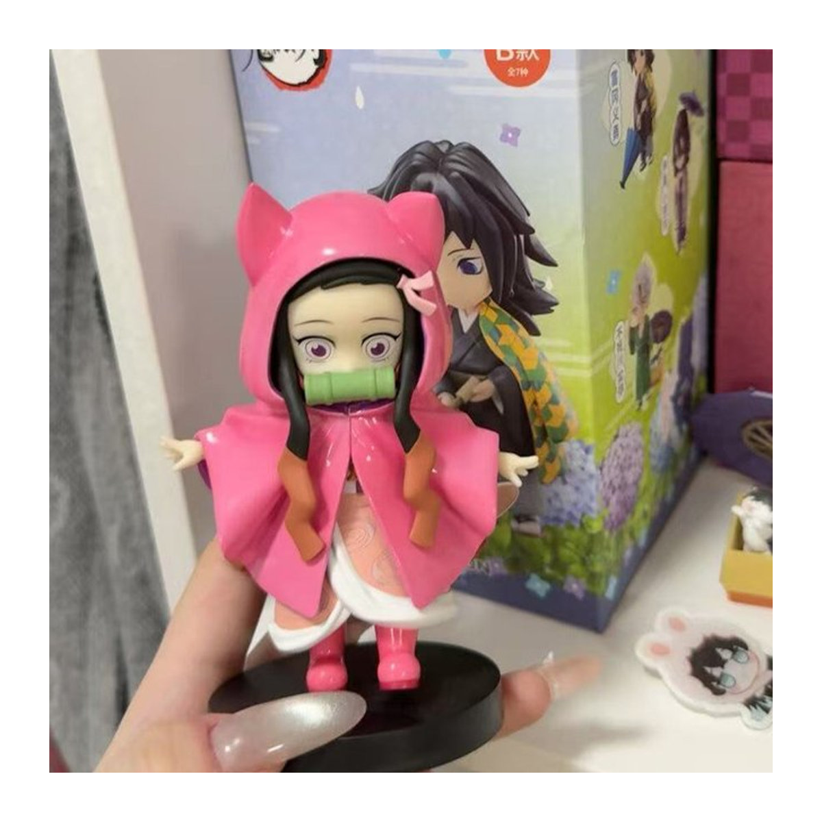 Bandai Demon Slayer Figur Plum Rain Serie Kochou Shinobu Tomioka Giyuu Kanroji Mitsuri Rosa aus Kunststoff - Bild 1