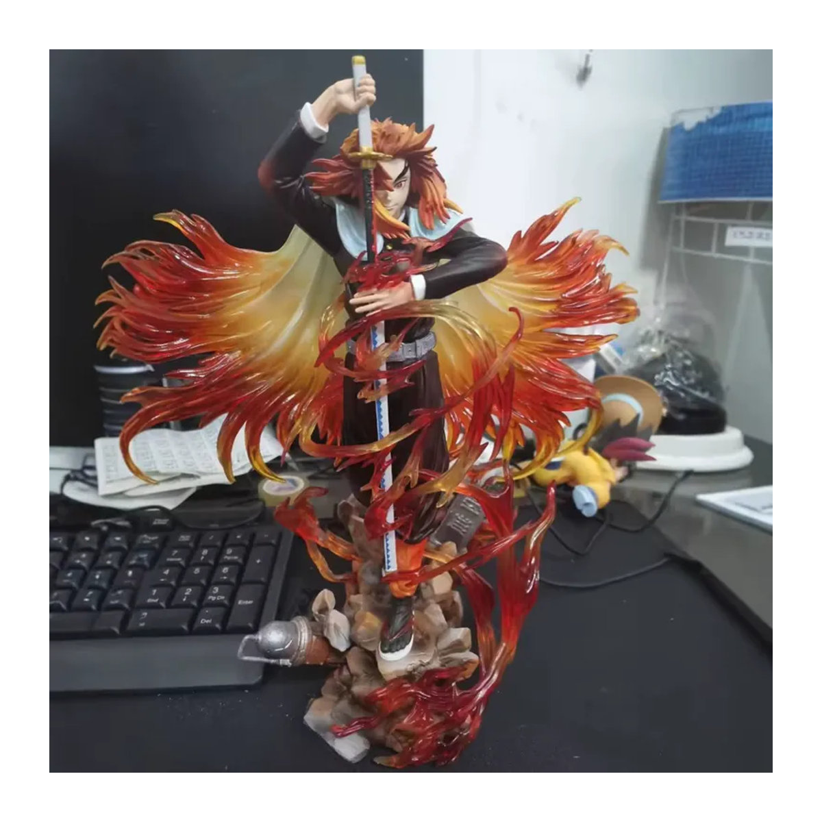 Bandai Demon Slayer Rengoku Kyojuro Actionfigur aus PVC, mehrfarbig, Höhe: 30 cm - Bild 2