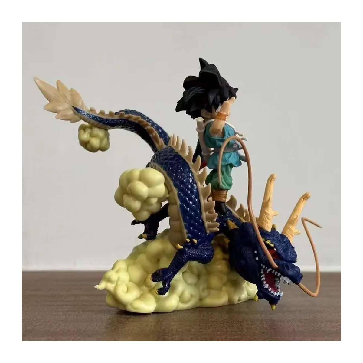 Bandai Dragon Ball Action Figure Son Goku Super Saiyajin mit Shenron Statue aus Kunststoff, mehrfarbig - Bild 3