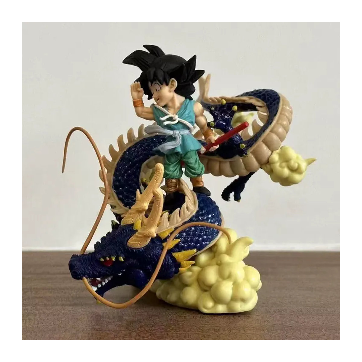 Bandai Dragon Ball Action Figure Son Goku Super Saiyajin mit Shenron Statue aus Kunststoff, mehrfarbig - Bild 5