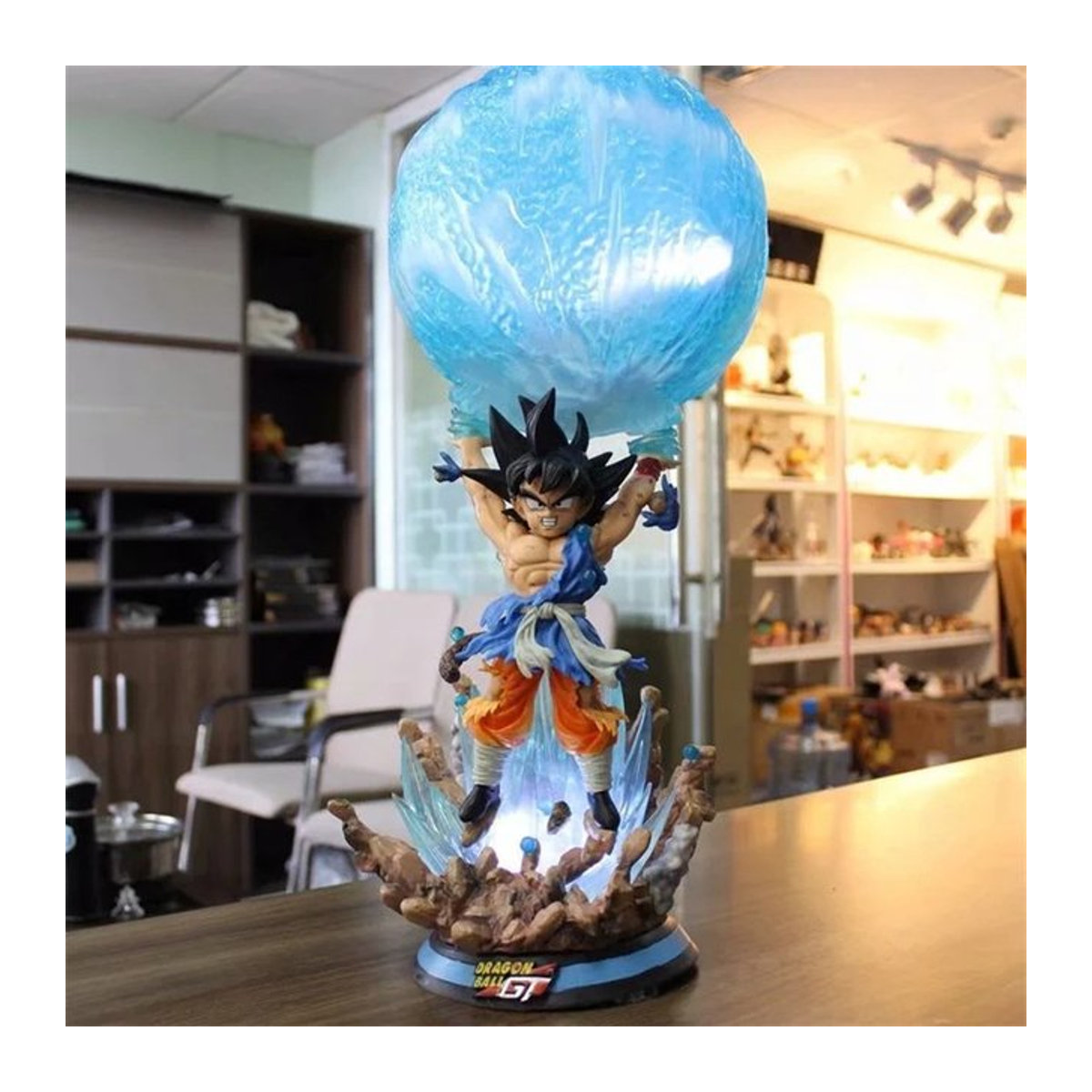 Bandai Dragon Ball Actionfigur Son Goku mit Lumineszenz-Geistbomben aus Kunstharz, mehrfarbig, Höhe: 50 cm - Bild 1