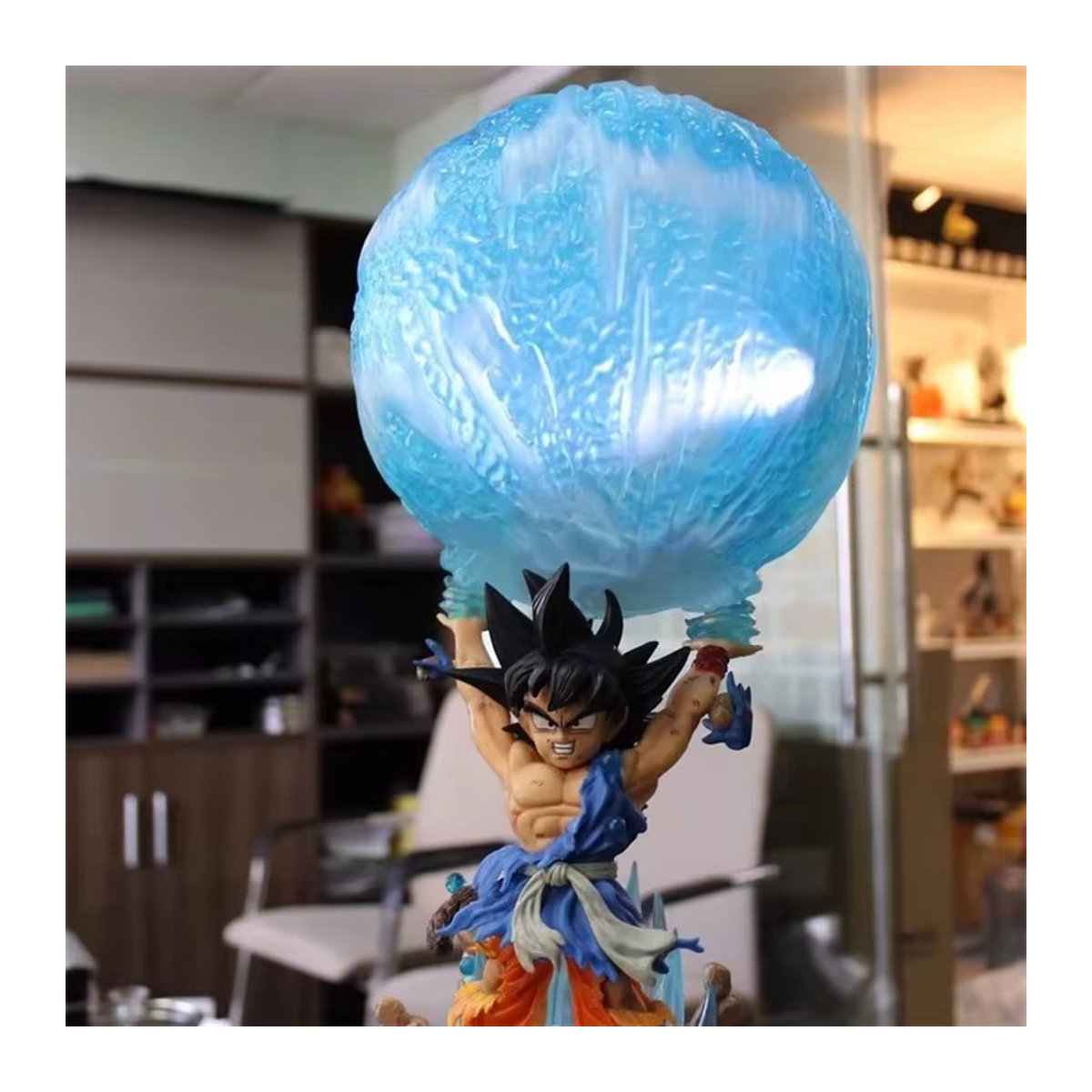 Bandai Dragon Ball Actionfigur Son Goku mit Lumineszenz-Geistbomben aus Kunstharz, mehrfarbig, Höhe: 50 cm - Bild 3
