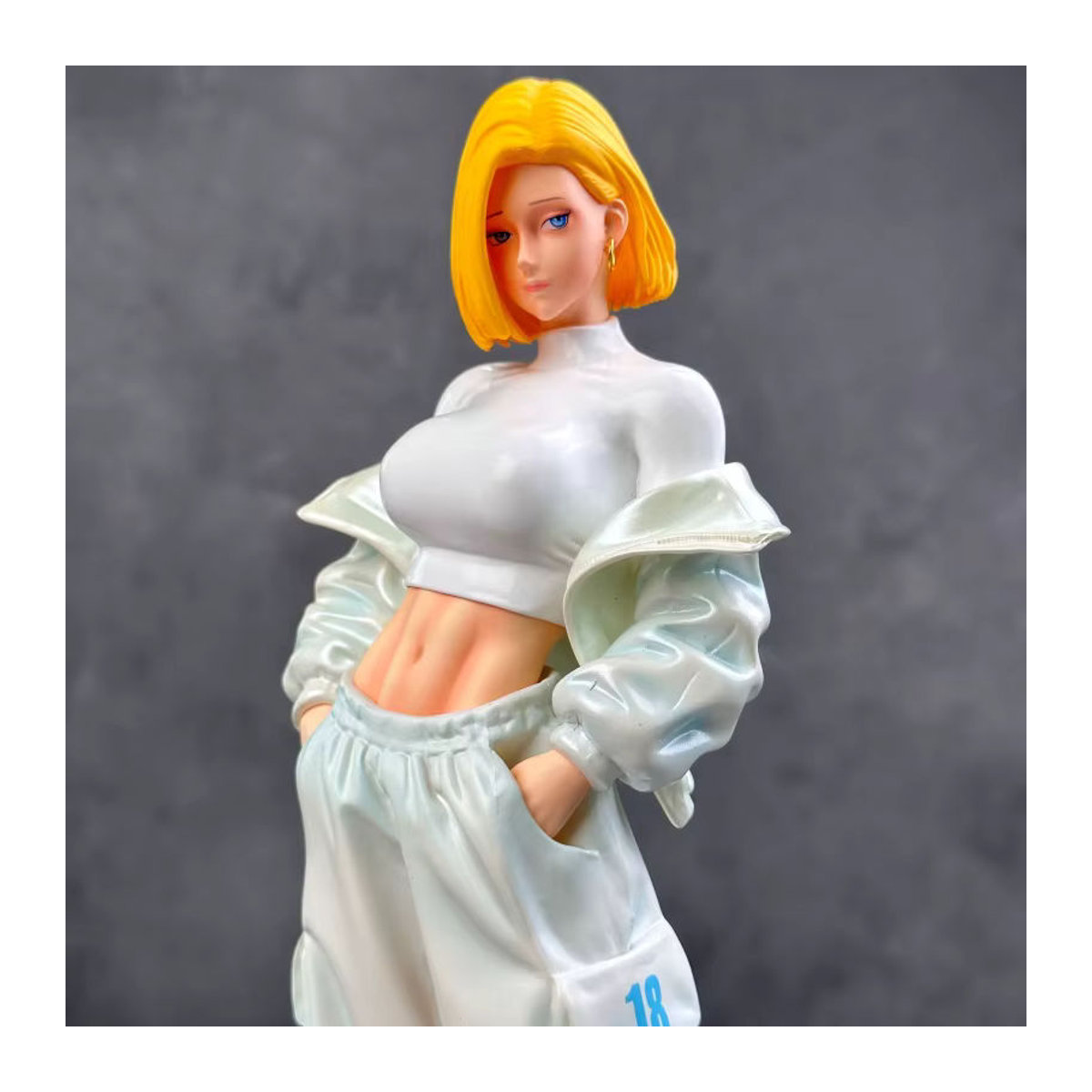 Bandai Dragon Ball Anime Figur Mädchenmodell in Weiß, stehende Desktop-Dekoration aus Kunststoff, Höhe: 18 cm - Bild 3