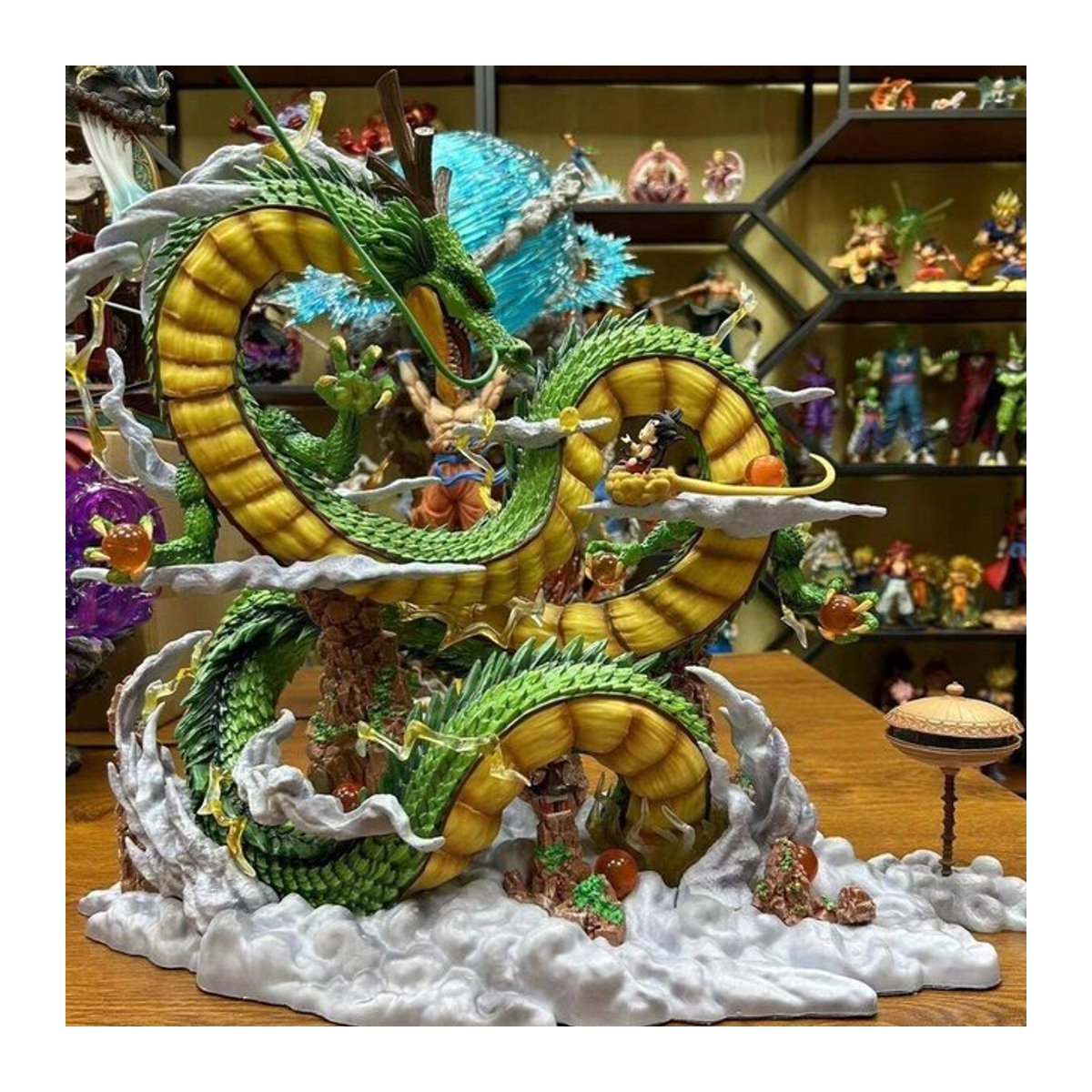 Bandai Dragon Ball Anime Figur Shenron und Goku Statue aus Kunststoff in Grün, Höhe: 53 cm - Bild 1