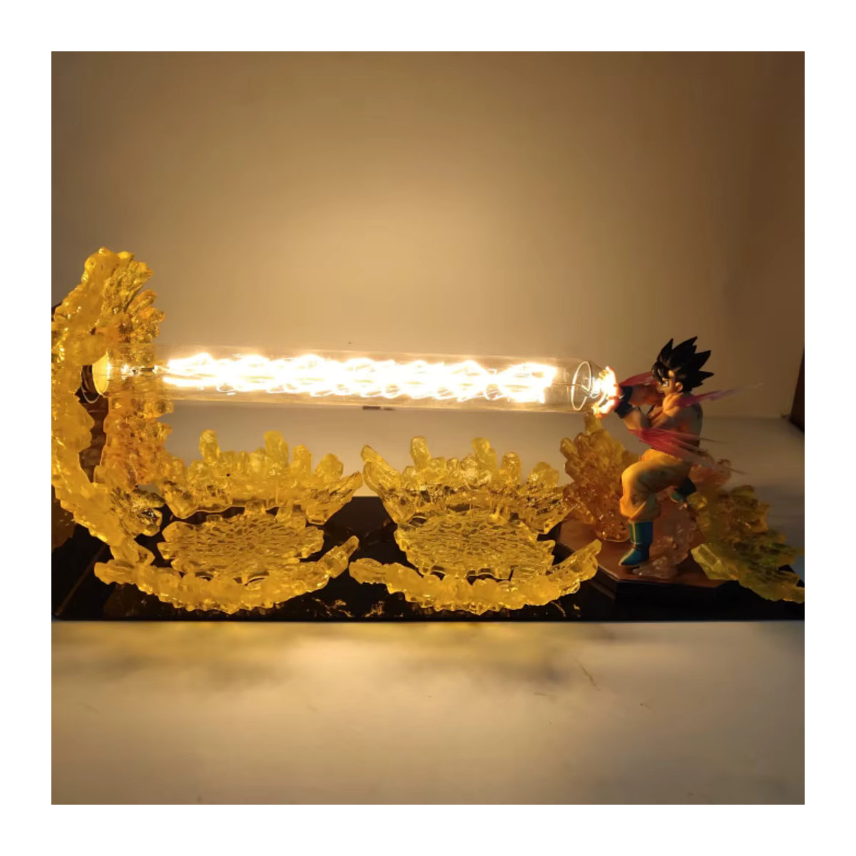 Bandai Dragon Ball Son Goku Kamehameha LED Lampe mit Actionfigur und Basis in Schwarz und Bunt - Bild 2