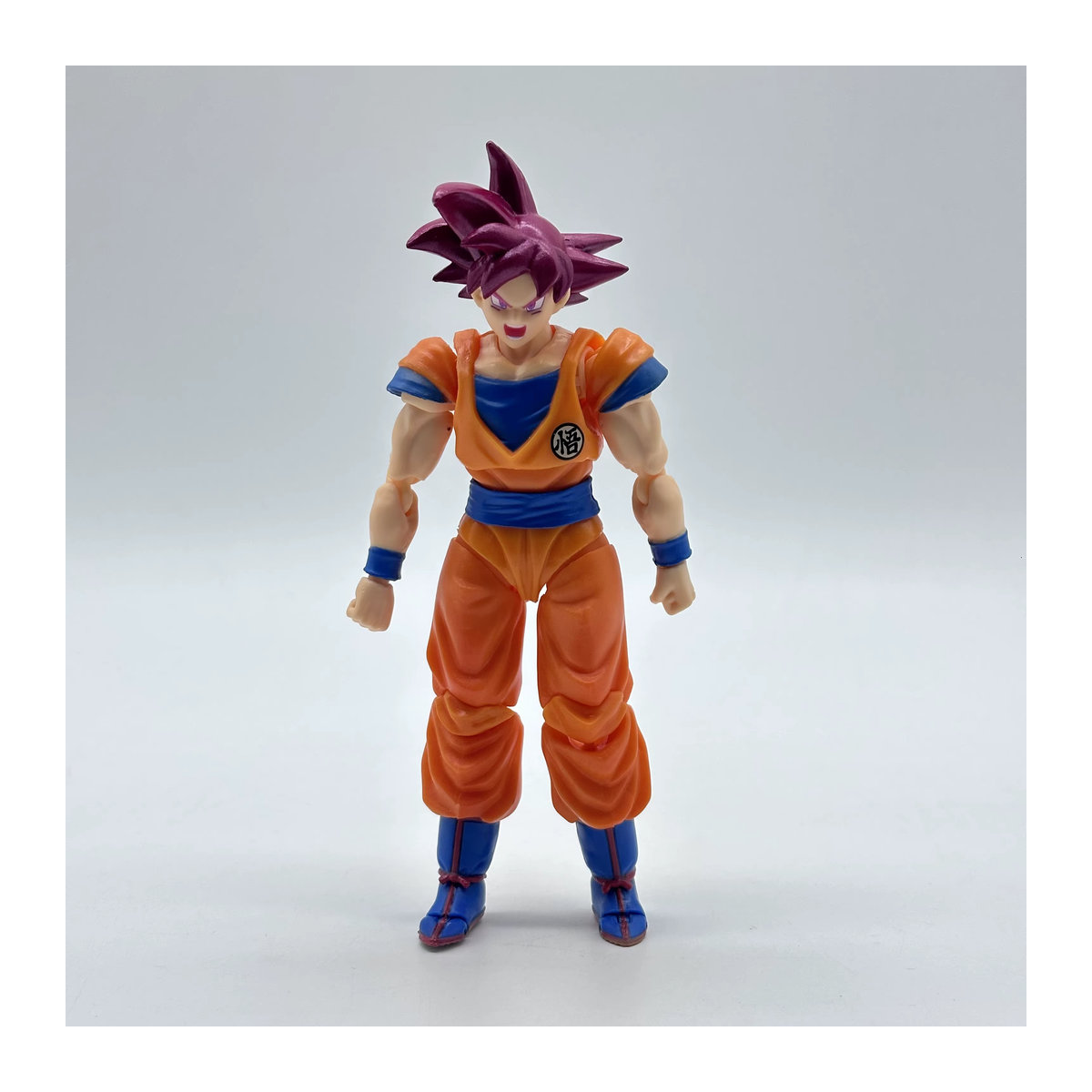 Bandai Dragon Ball Son Goku Super Saiyajin Gott Actionfigur in Rot und Orange aus Kunststoff - Bild 6