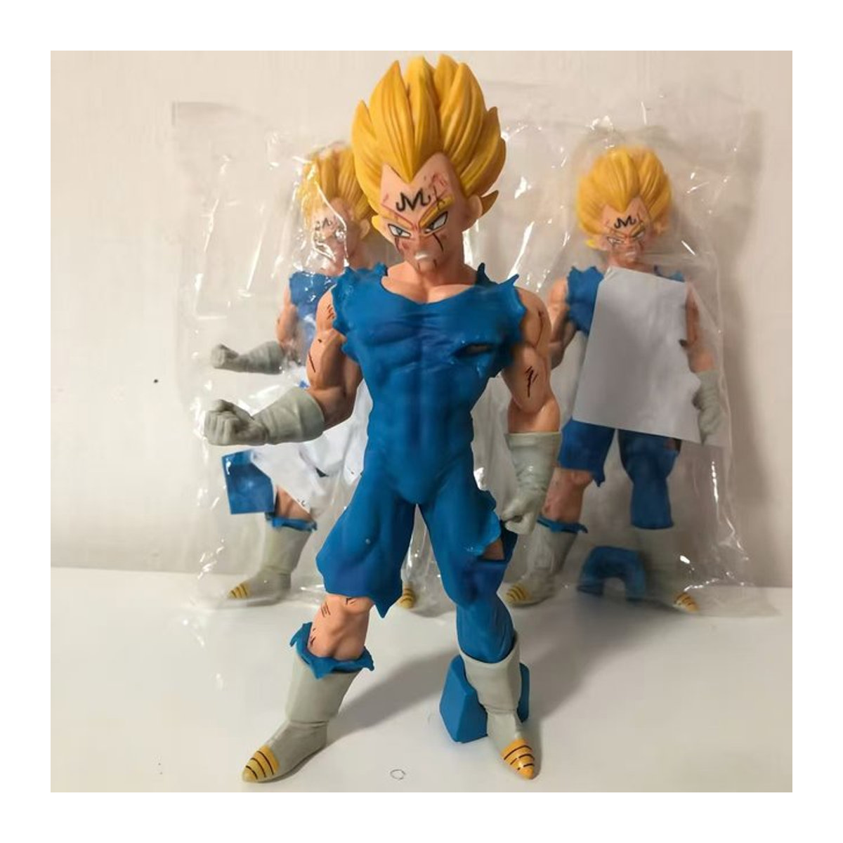 Bandai Dragon Ball Super Majin Vegeta Figur mit 4 Köpfen und LED-Beleuchtung, mehrfarbig, Höhe: 20 cm - Bild 1
