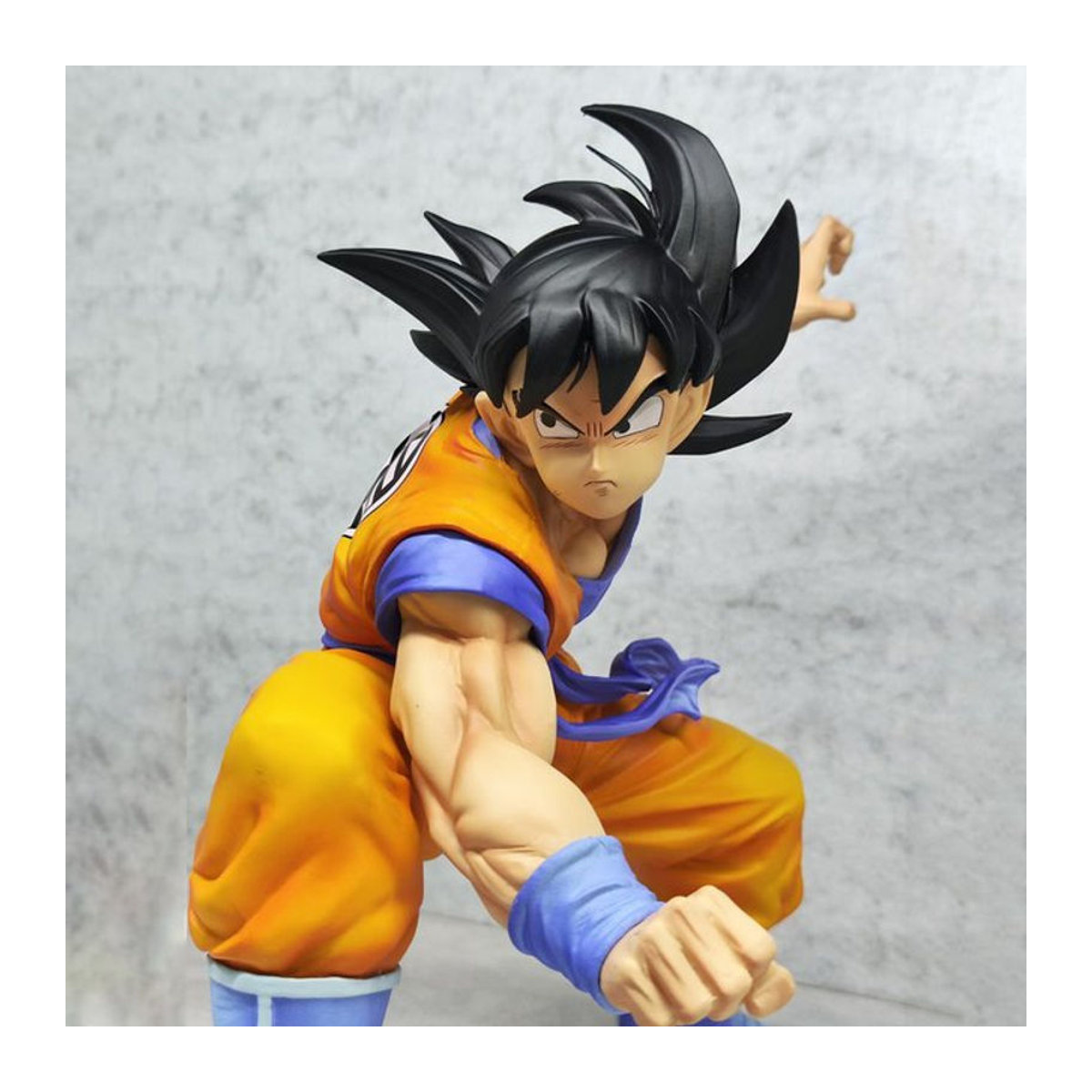 Bandai Dragon Ball Z Son Goku Actionfigur aus Kunststoff in Orange als Sammlerstück und Dekoration - Bild 1