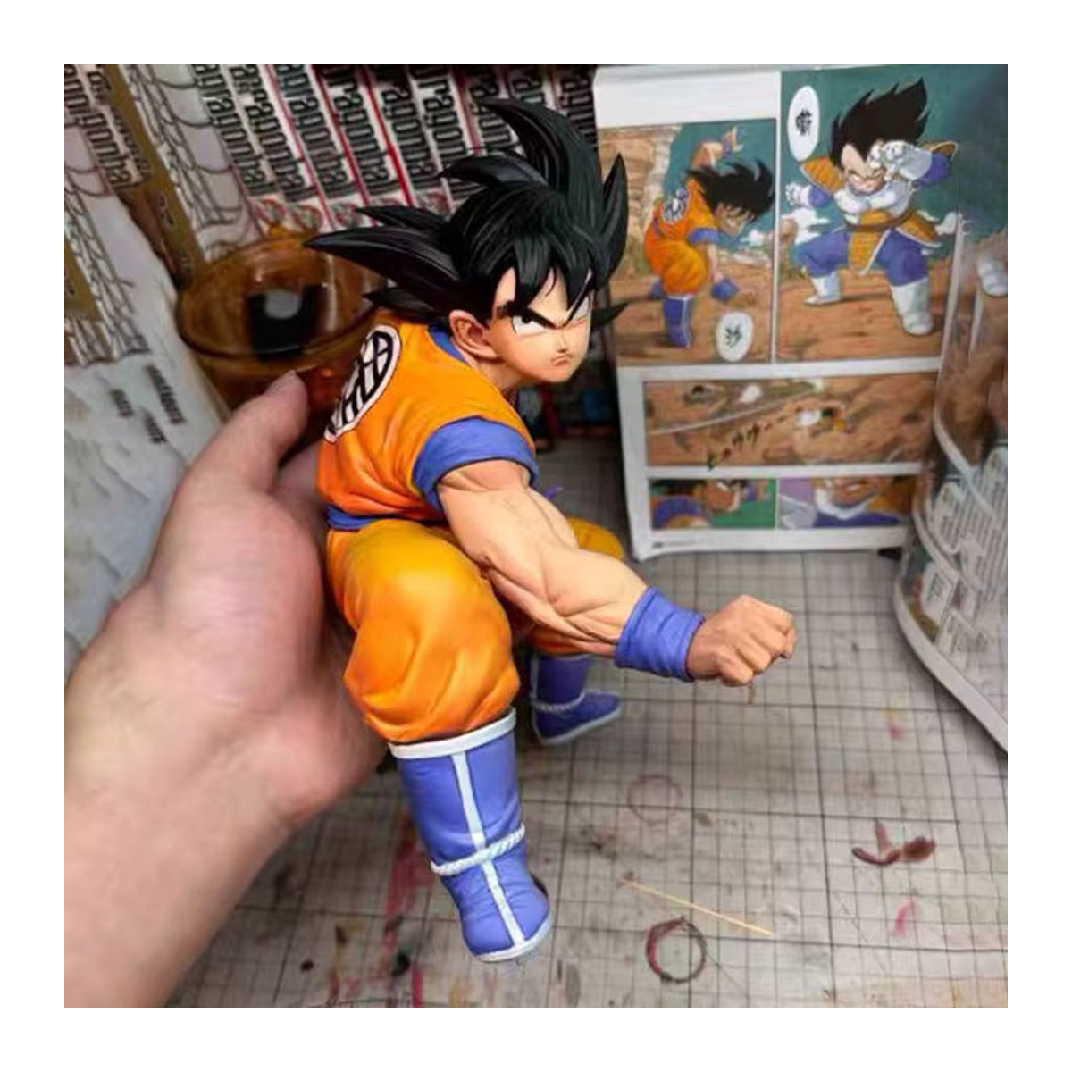 Bandai Dragon Ball Z Son Goku Actionfigur aus Kunststoff in Orange als Sammlerstück und Dekoration - Bild 2