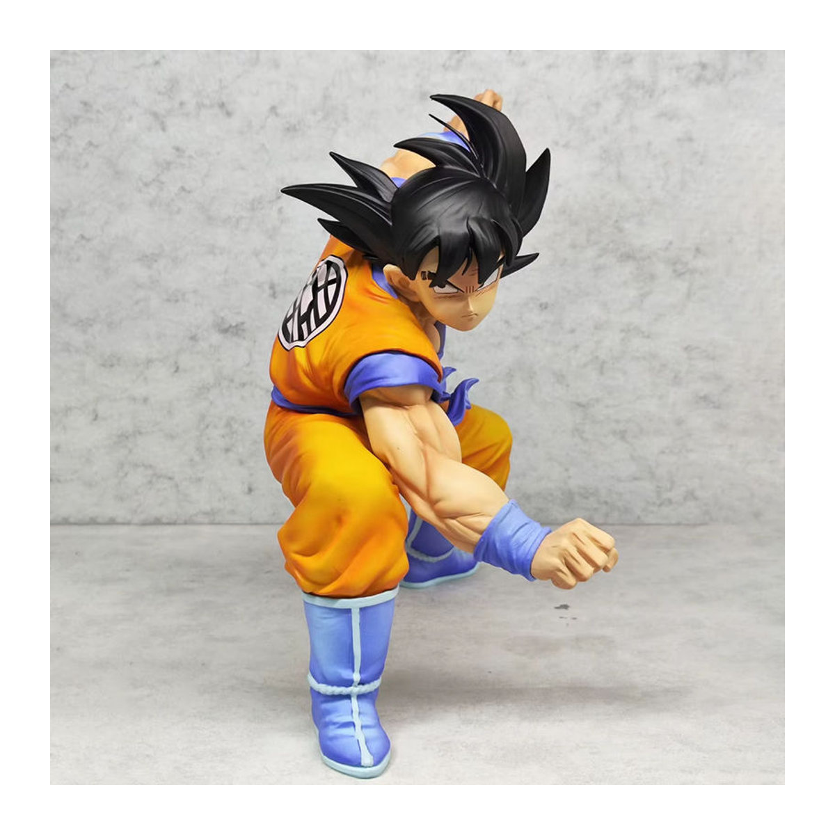 Bandai Dragon Ball Z Son Goku Actionfigur aus Kunststoff in Orange als Sammlerstück und Dekoration - Bild 3