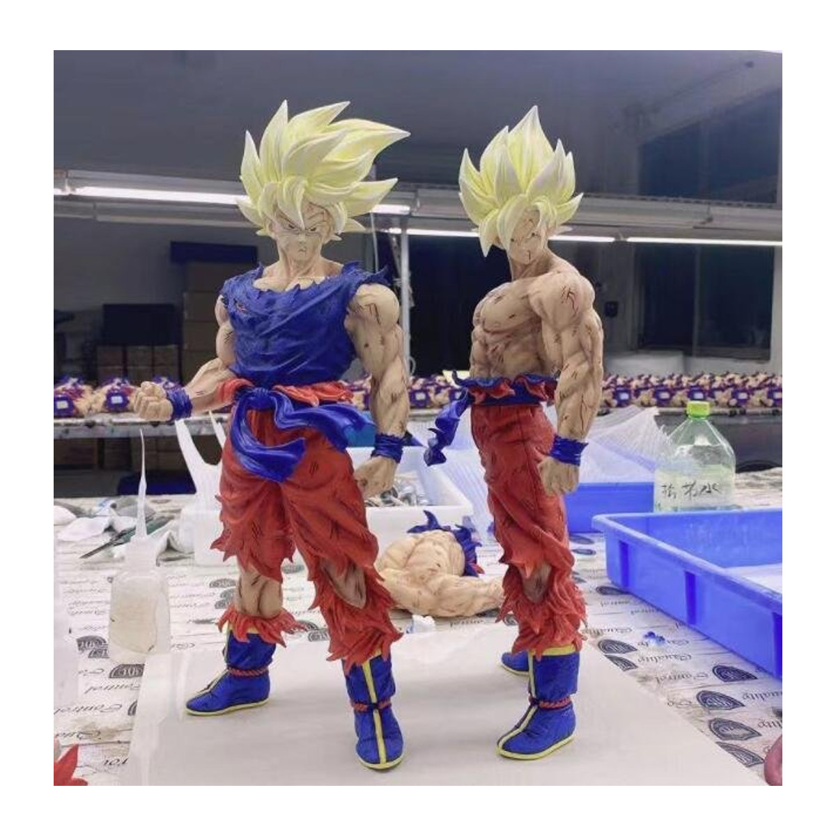 Bandai Dragon Ball Z Son Goku Figur aus Kunstharz, mehrfarbig, Höhe: 43 cm - Bild 1