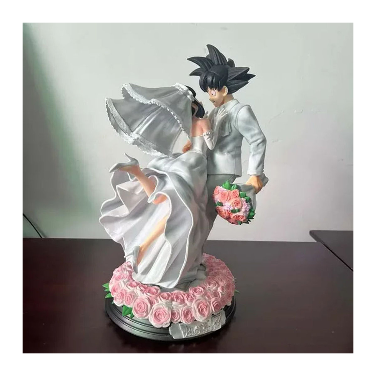 Bandai Dragon Ball Z Son Goku und Chichi Hochzeitsversion Actionfigur aus Kunststoff, Höhe: 31 cm, Weiß - Bild 1