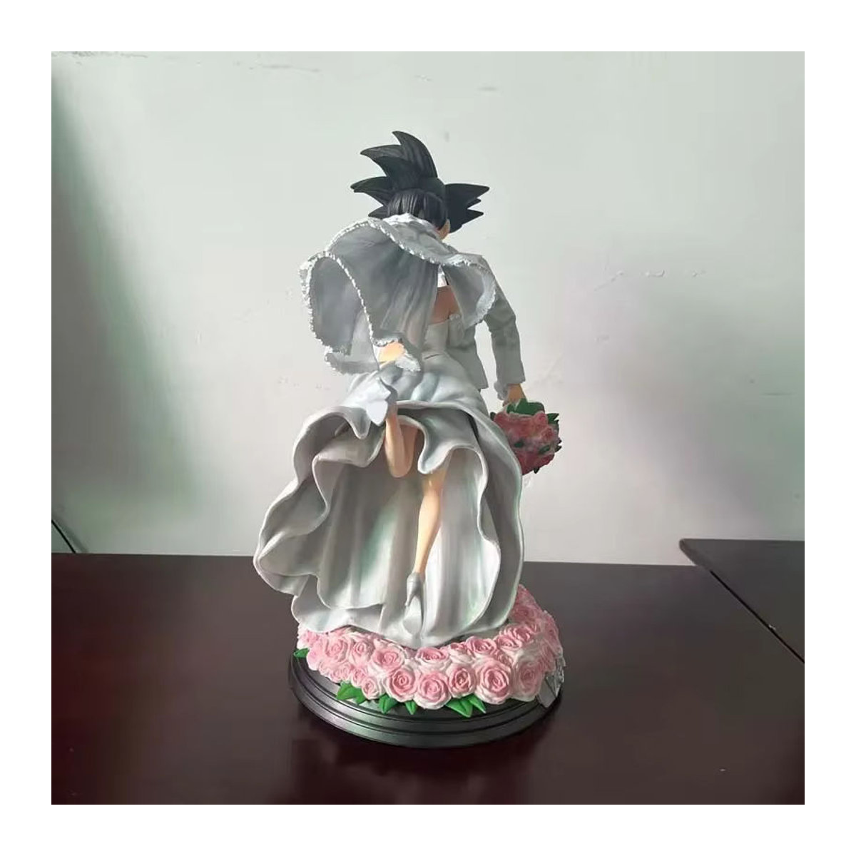 Bandai Dragon Ball Z Son Goku und Chichi Hochzeitsversion Actionfigur aus Kunststoff, Höhe: 31 cm, Weiß - Bild 2