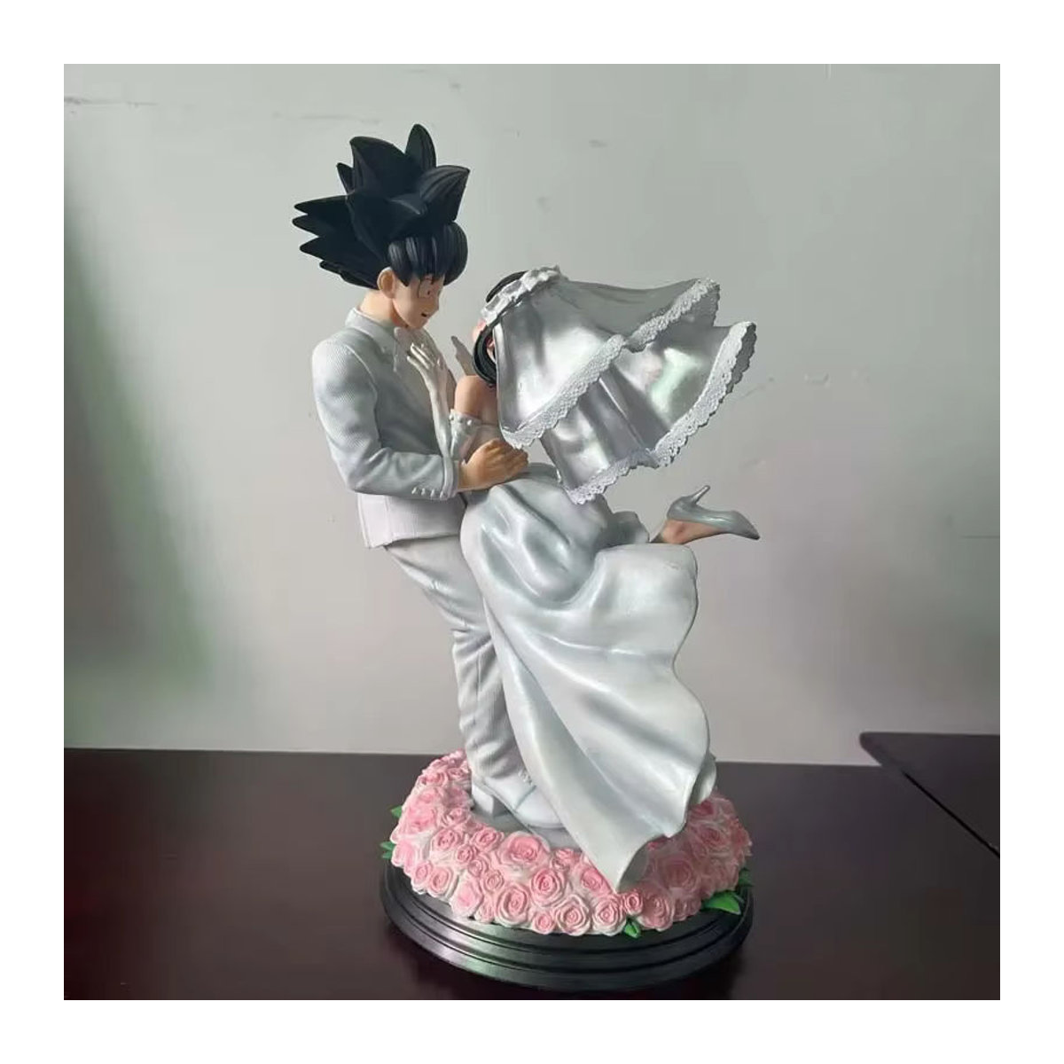 Bandai Dragon Ball Z Son Goku und Chichi Hochzeitsversion Actionfigur aus Kunststoff, Höhe: 31 cm, Weiß - Bild 3