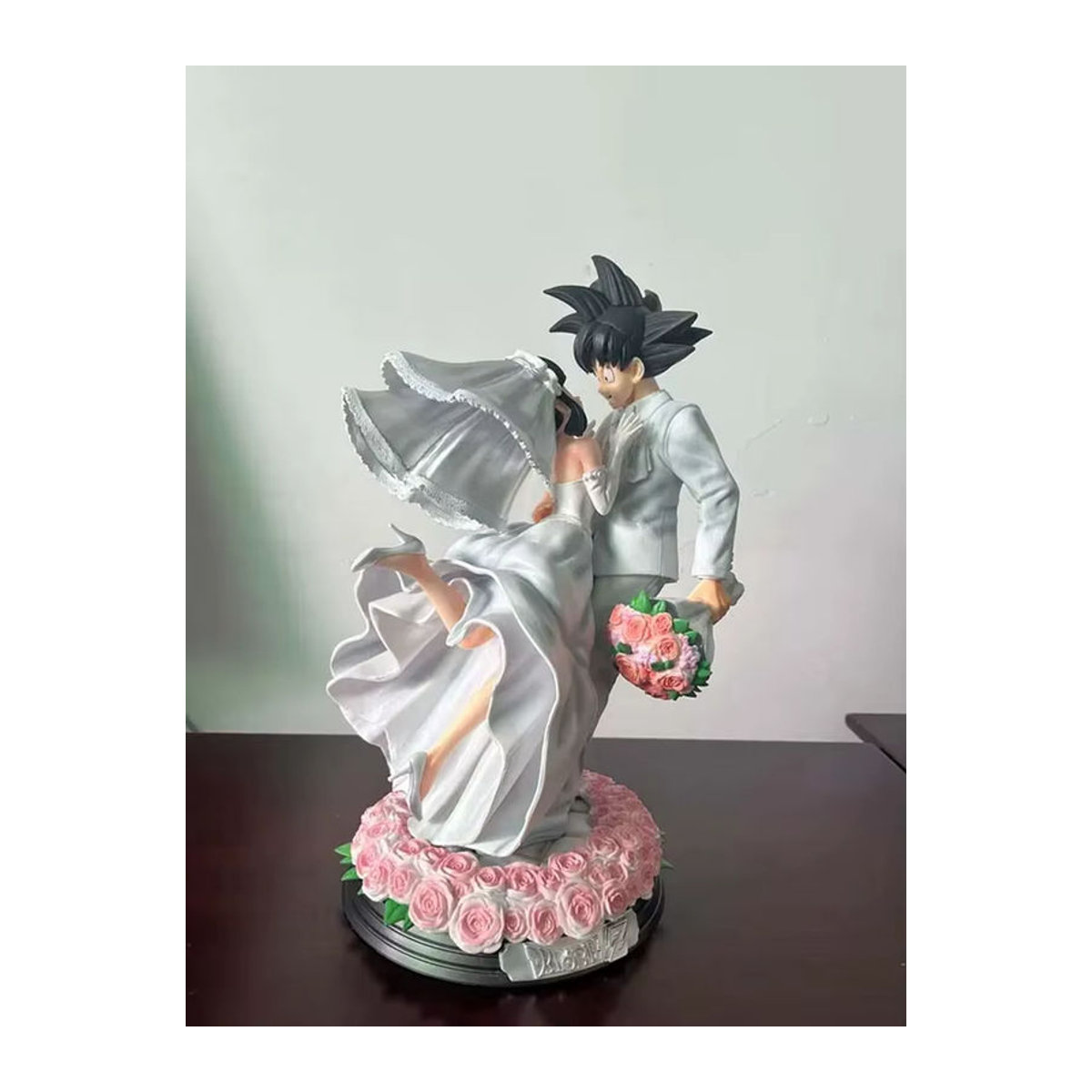 Bandai Dragon Ball Z Son Goku und Chichi Hochzeitsversion Actionfigur aus Kunststoff, Höhe: 31 cm, Weiß - Bild 7