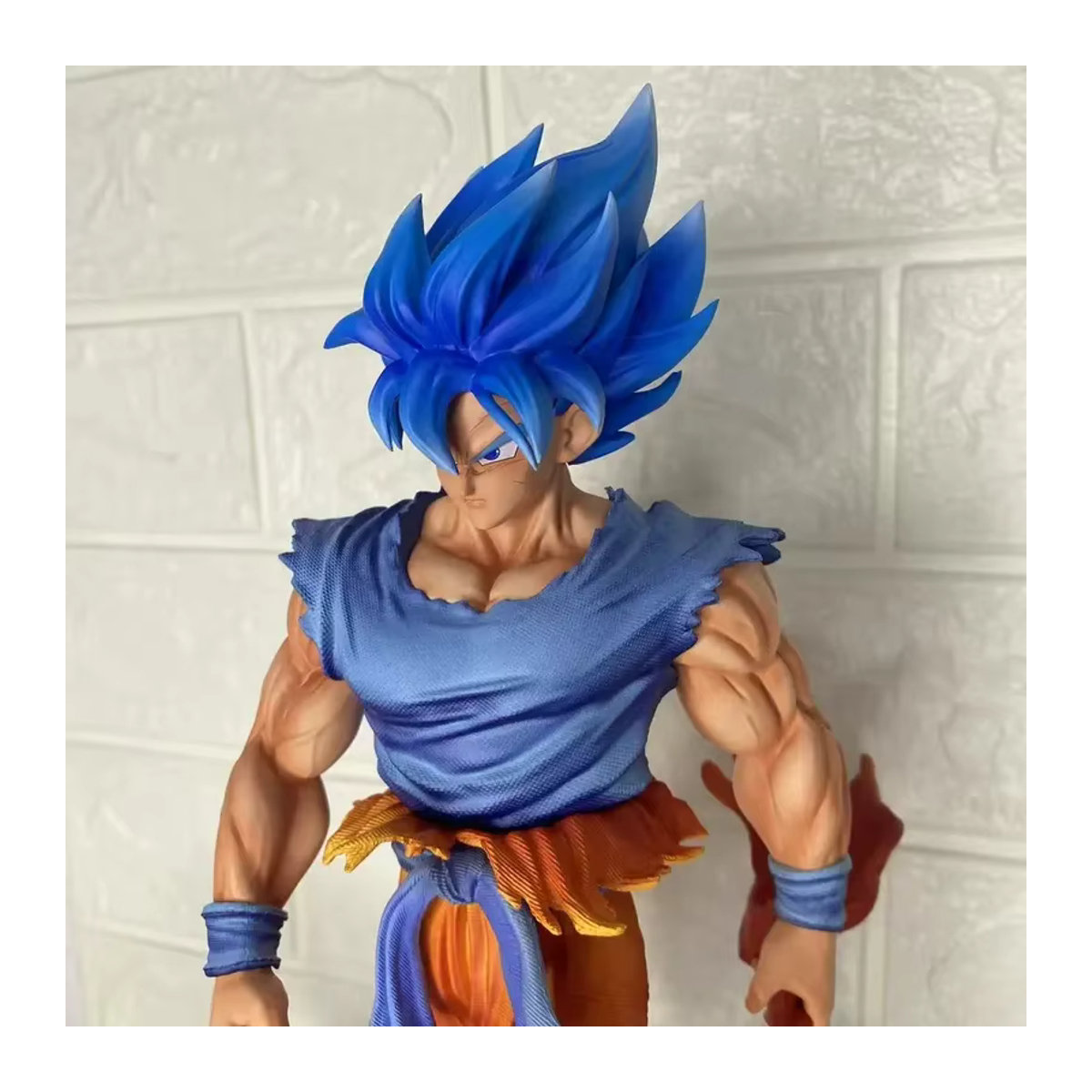 Bandai Dragon Ball Z Super Saiyajin Goku Figur mit LED Basis und austauschbarem Kopf in Mehrfarbig - Bild 3