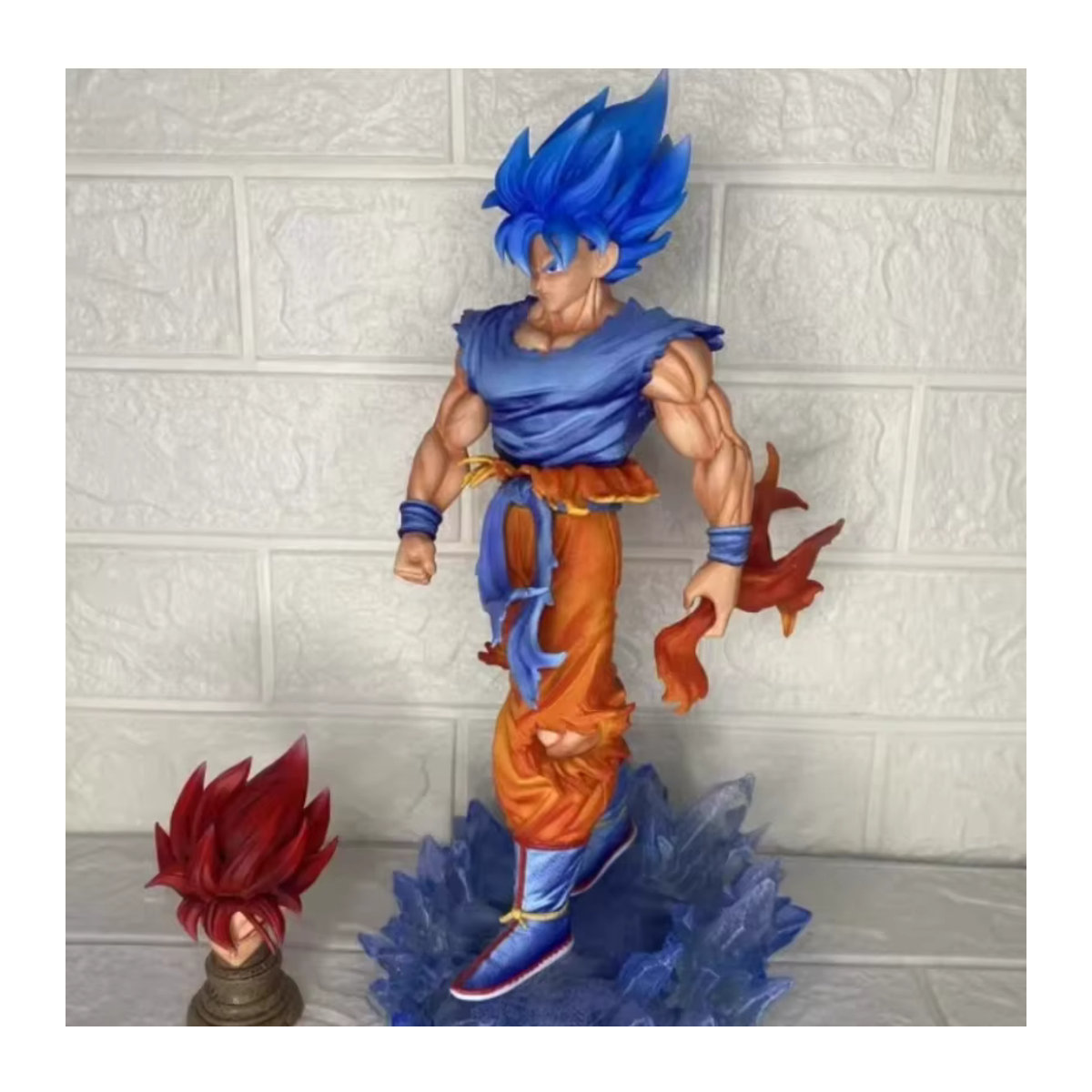 Bandai Dragon Ball Z Super Saiyajin Goku Figur mit LED Basis und austauschbarem Kopf in Mehrfarbig - Bild 4