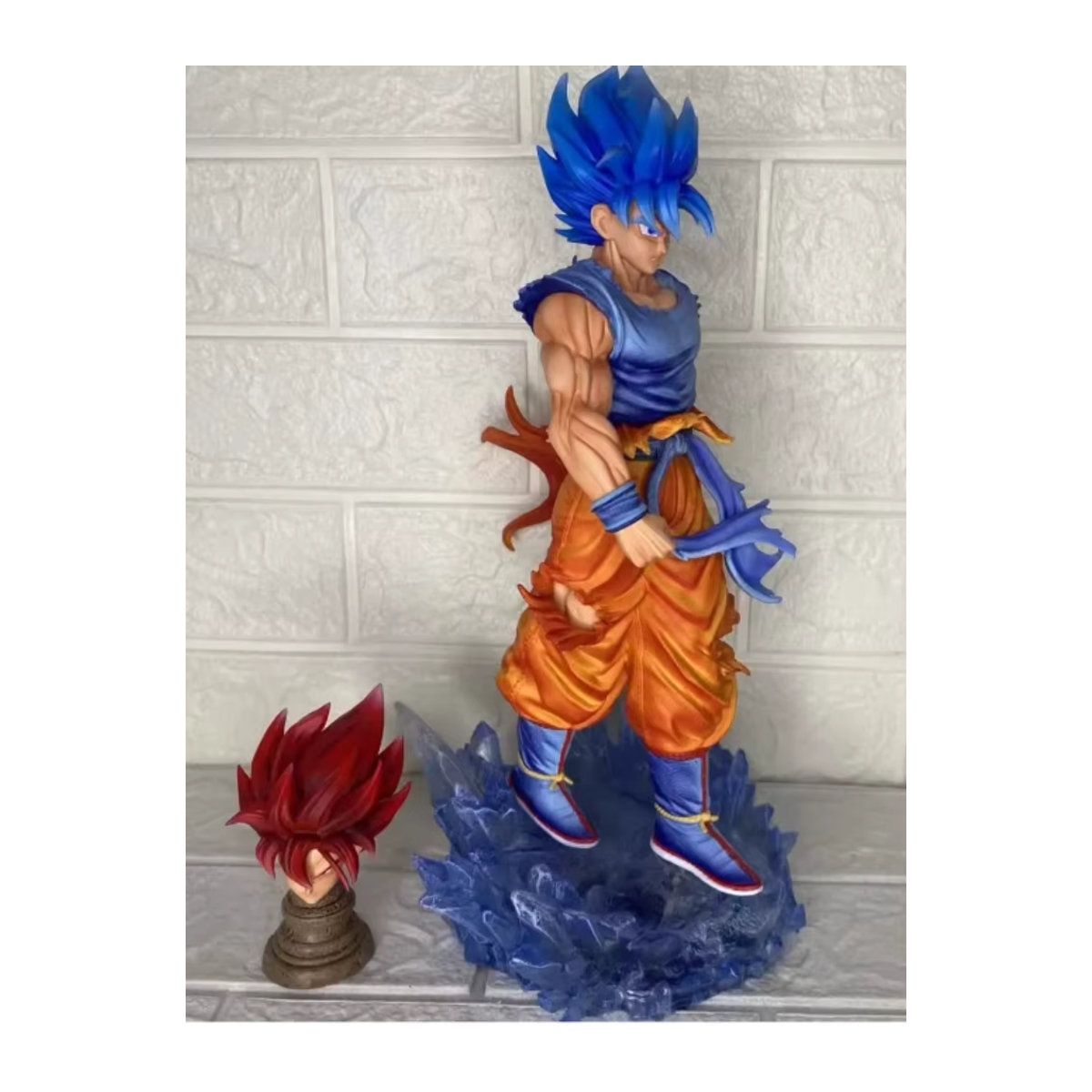 Bandai Dragon Ball Z Super Saiyajin Goku Figur mit LED Basis und austauschbarem Kopf in Mehrfarbig - Bild 5