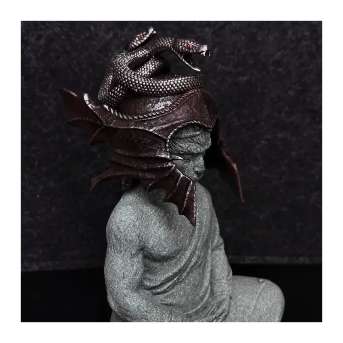 Bandai Elden Ring Shadow of the Erdtree Messmer Mini-Helmfigur aus Kunstharz in Schwarz - Bild 1