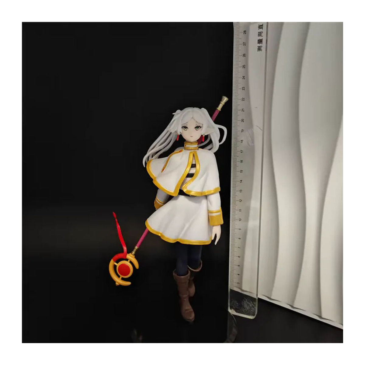 Bandai Frieren Beyond Journey's End Anime-Figur Frieren mit Zepter in stehender Pose, weiß, Höhe: 21 cm - Bild 2