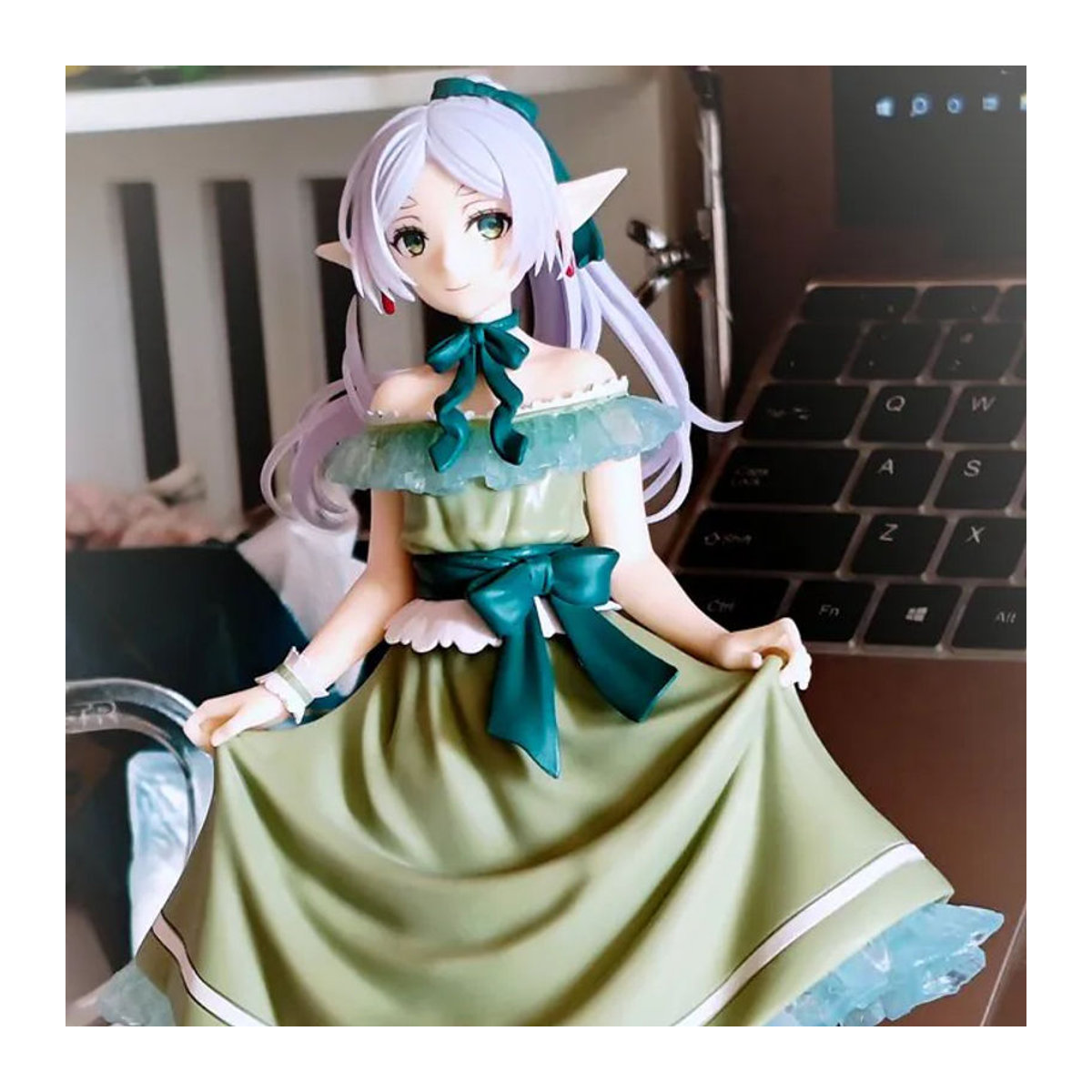 Bandai Frieren Beyond Journey's End Anime-Figur in Grün als stehende Sammlerstatue aus Kunststoff zur Schreibtischdekoration - Bild 1