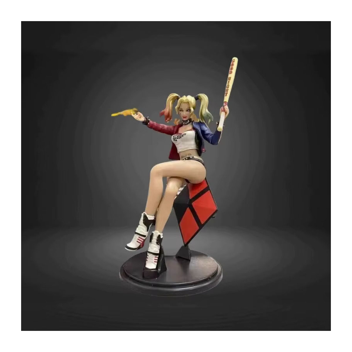 Bandai Harley Quinn Anti-Hero Anime-Figur aus Kunststoff in Sitzposition, mehrfarbiges Sammlerstück zur Dekoration - Bild 3