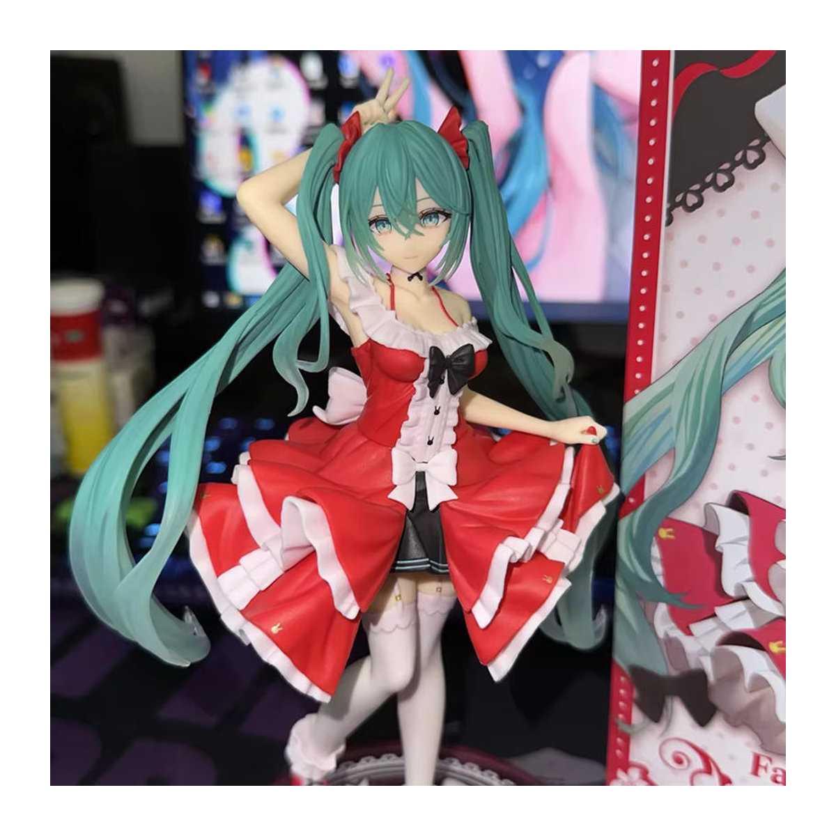 Bandai Hatsune Miku Anime-Figur im Lolita-Stil, mehrfarbige PVC-Actionfigur in stehender Pose zur Dekoration - Bild 3