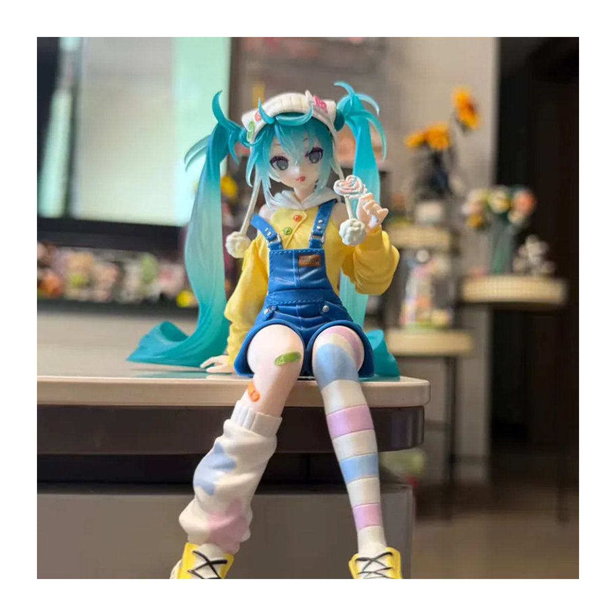 Bandai Hatsune Miku Anime-Figur in sitzender Pose mit Lollipop, mehrfarbige PVC-Actionfigur zur Dekoration - Bild 5
