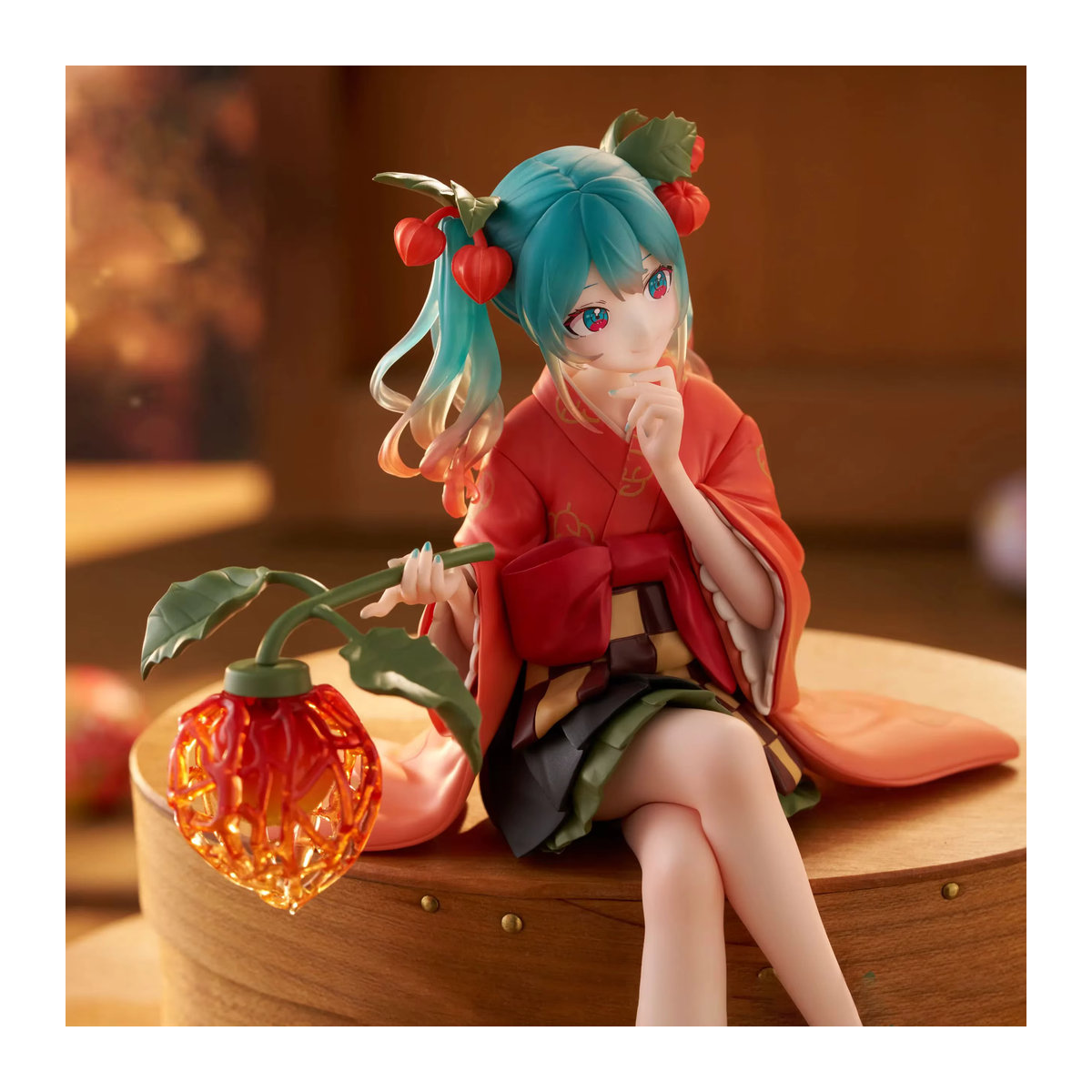 Bandai Hatsune Miku Anime-Figur Saure Beeren-Fee in Sitzposition, mehrfarbige PVC-Actionfigur für Sammler - Bild 3